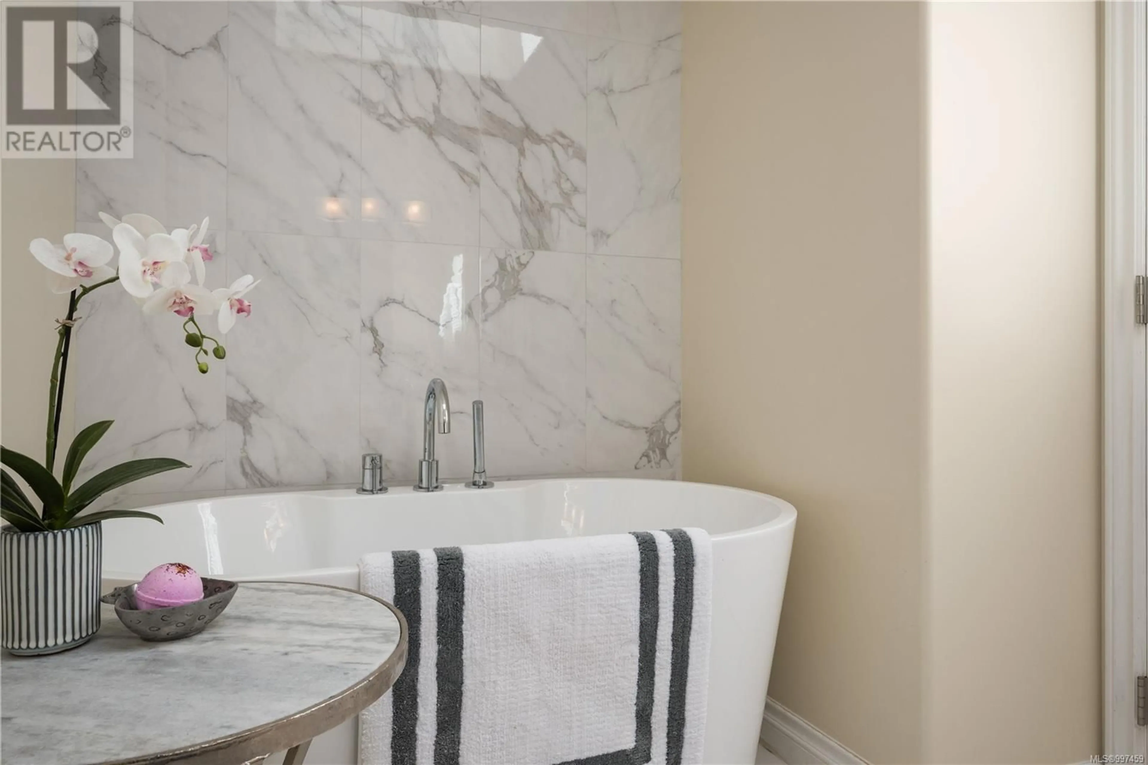 Contemporary bathroom, ceramic/tile floor for 5351 HIGHRIDGE PLACE, Nanaimo British Columbia V9T5Z8