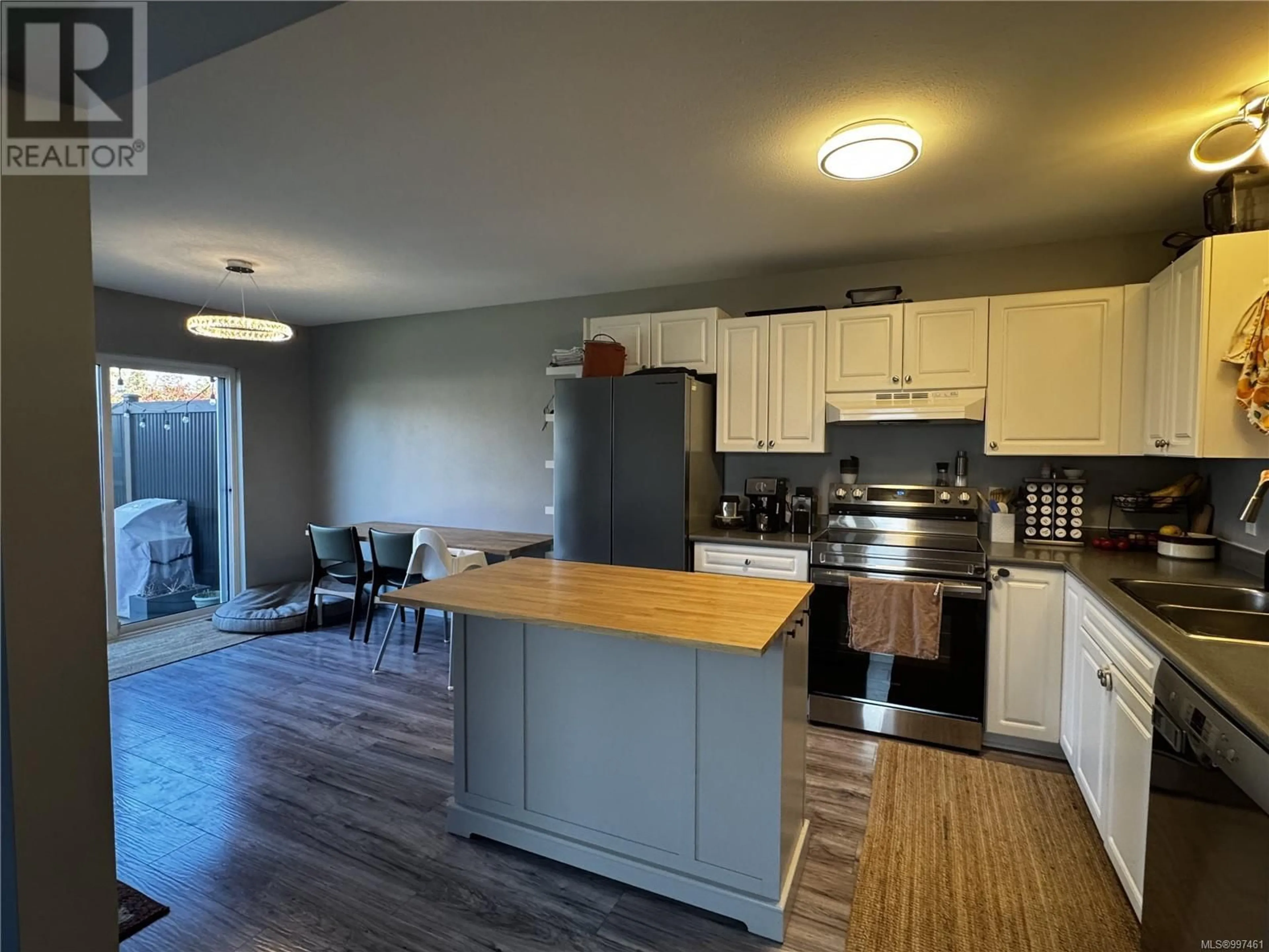 Open concept kitchen, unknown for 264A WESTGATE ROAD, Campbell River British Columbia V9W1R7