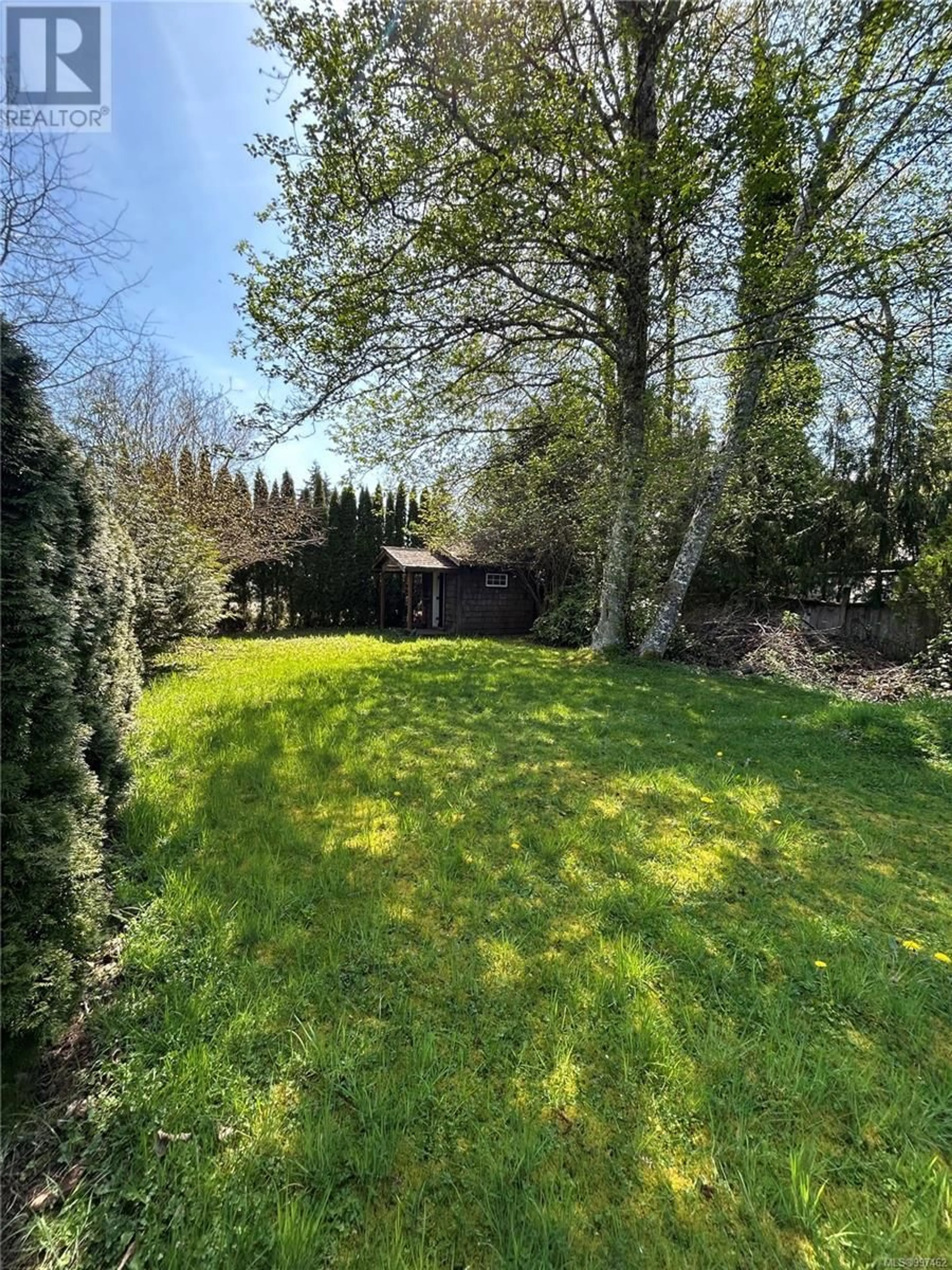 A pic from outside/outdoor area/front of a property/back of a property/a pic from drone, forest/trees view for 1600 15TH STREET, Courtenay British Columbia V9N2C2