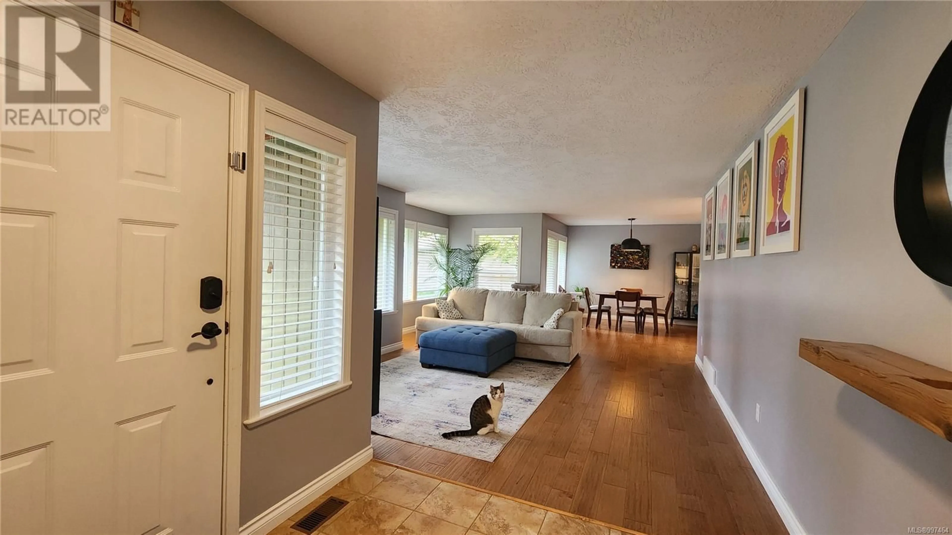 Living room with furniture, unknown for 8840 HENDERSON AVENUE, Black Creek British Columbia V9J1A6