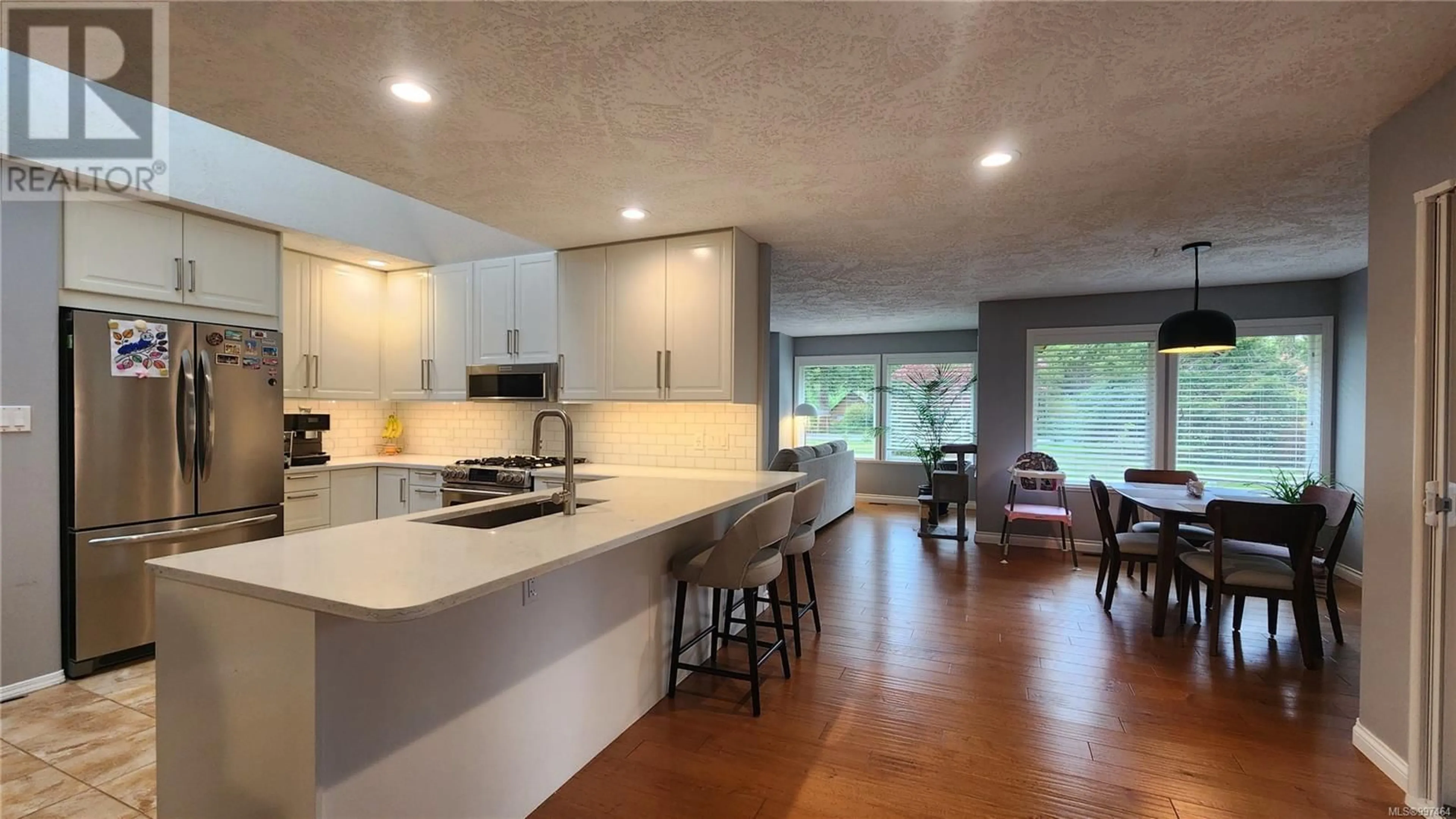 Open concept kitchen, unknown for 8840 HENDERSON AVENUE, Black Creek British Columbia V9J1A6