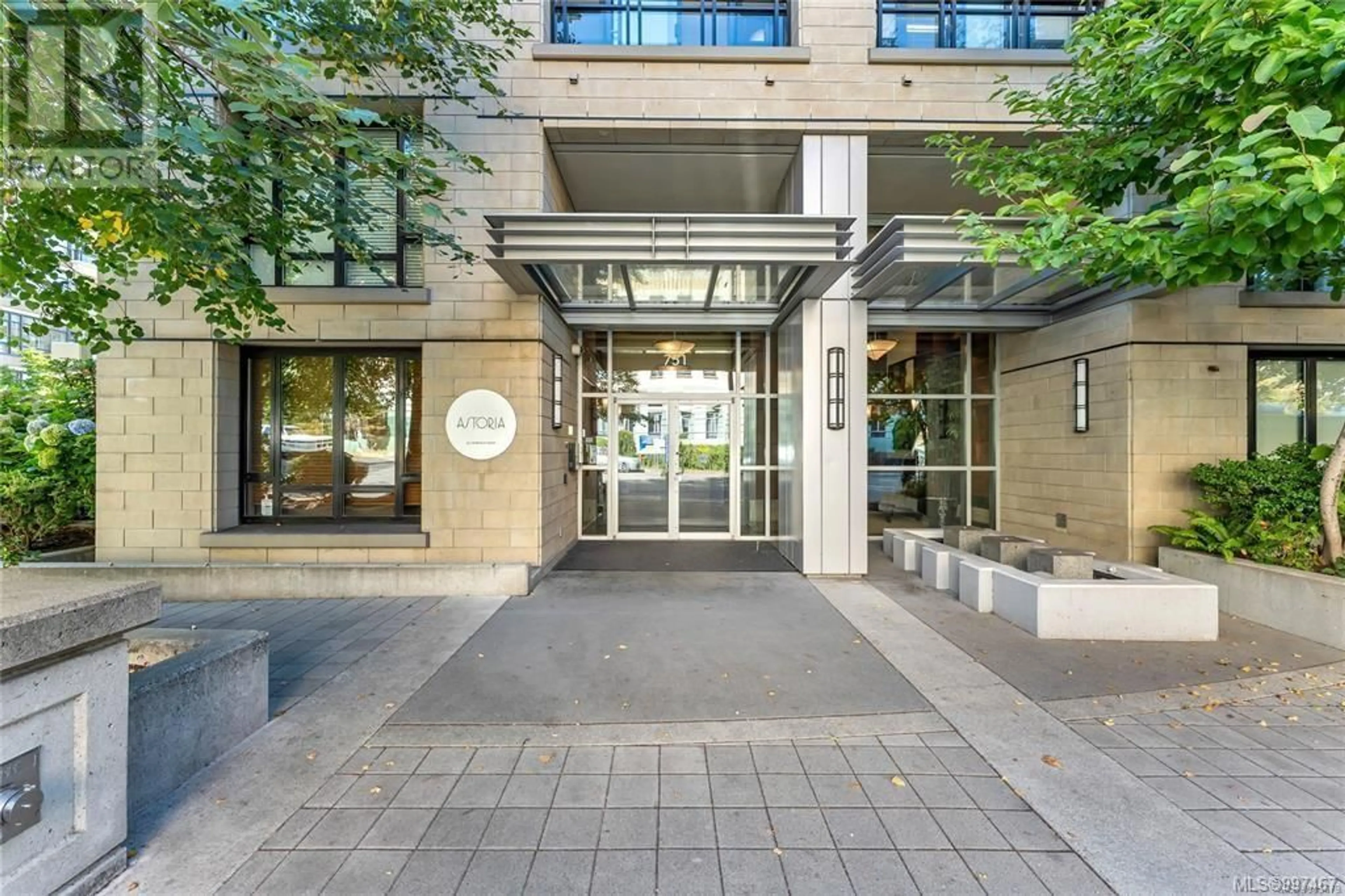 Indoor foyer for 206 - 751 FAIRFIELD ROAD, Victoria British Columbia V8S4G3