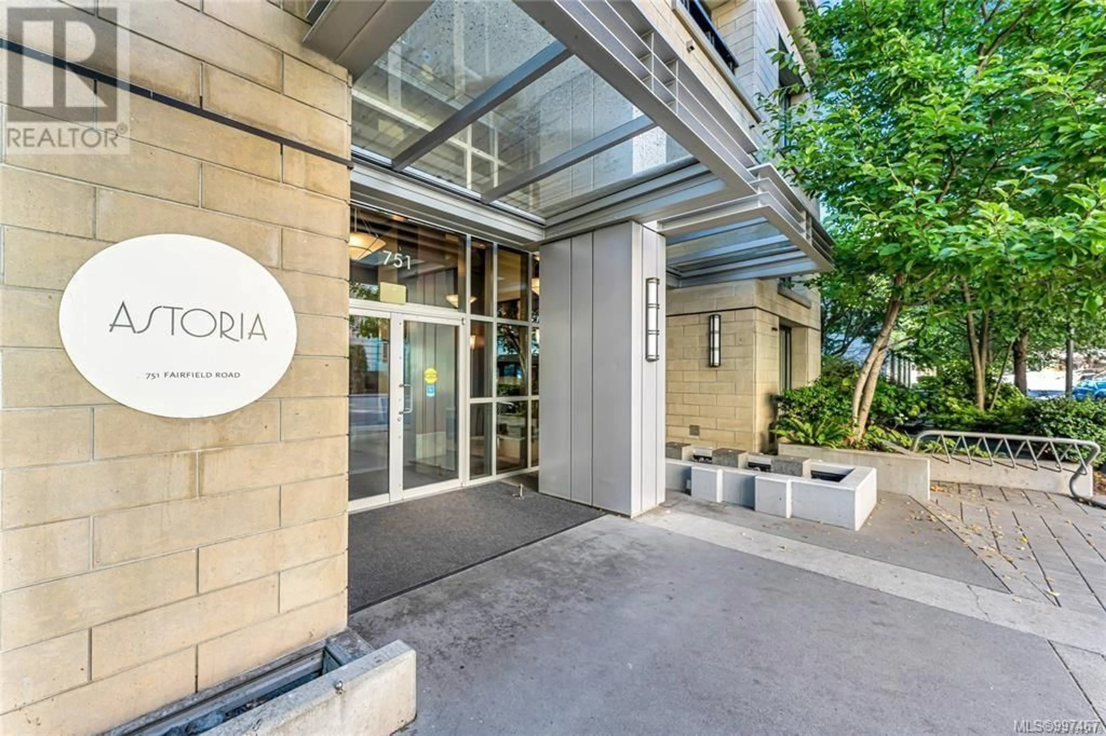 Indoor foyer for 206 - 751 FAIRFIELD ROAD, Victoria British Columbia V8S4G3