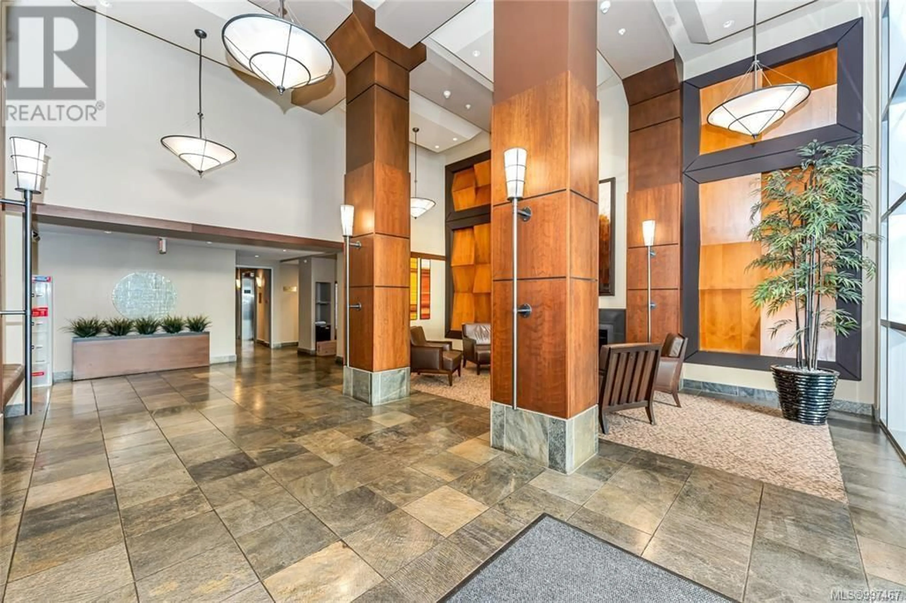Lobby for 206 - 751 FAIRFIELD ROAD, Victoria British Columbia V8S4G3