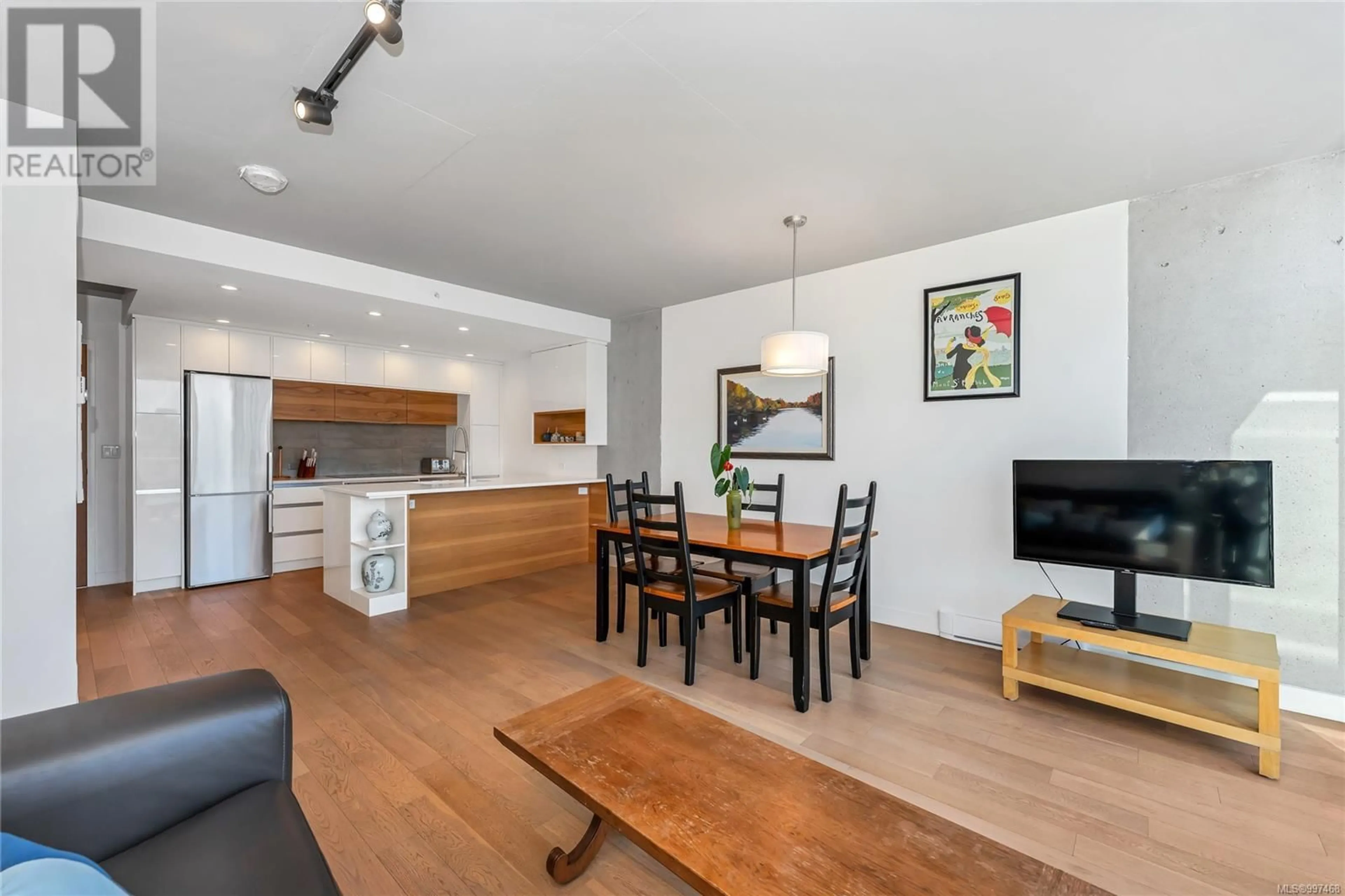 Living room with furniture, wood/laminate floor for 803 - 989 JOHNSON STREET, Victoria British Columbia V8V0E3