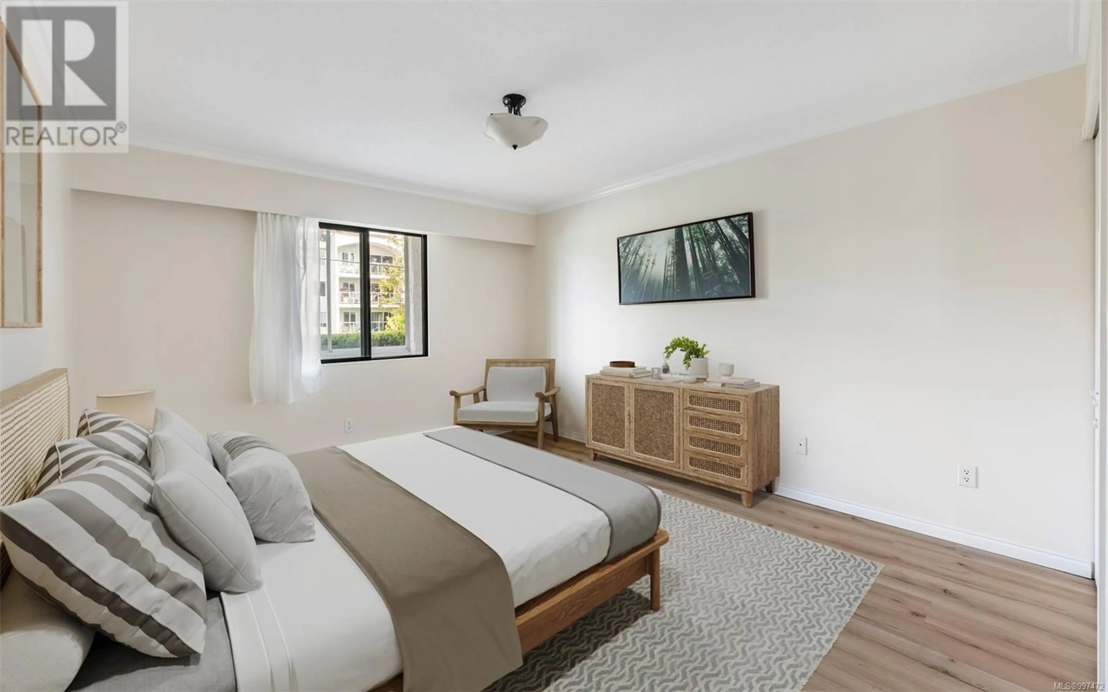 Bedroom with bed, unknown for 205 - 1041 ROCKLAND AVENUE, Victoria British Columbia V8V3H6