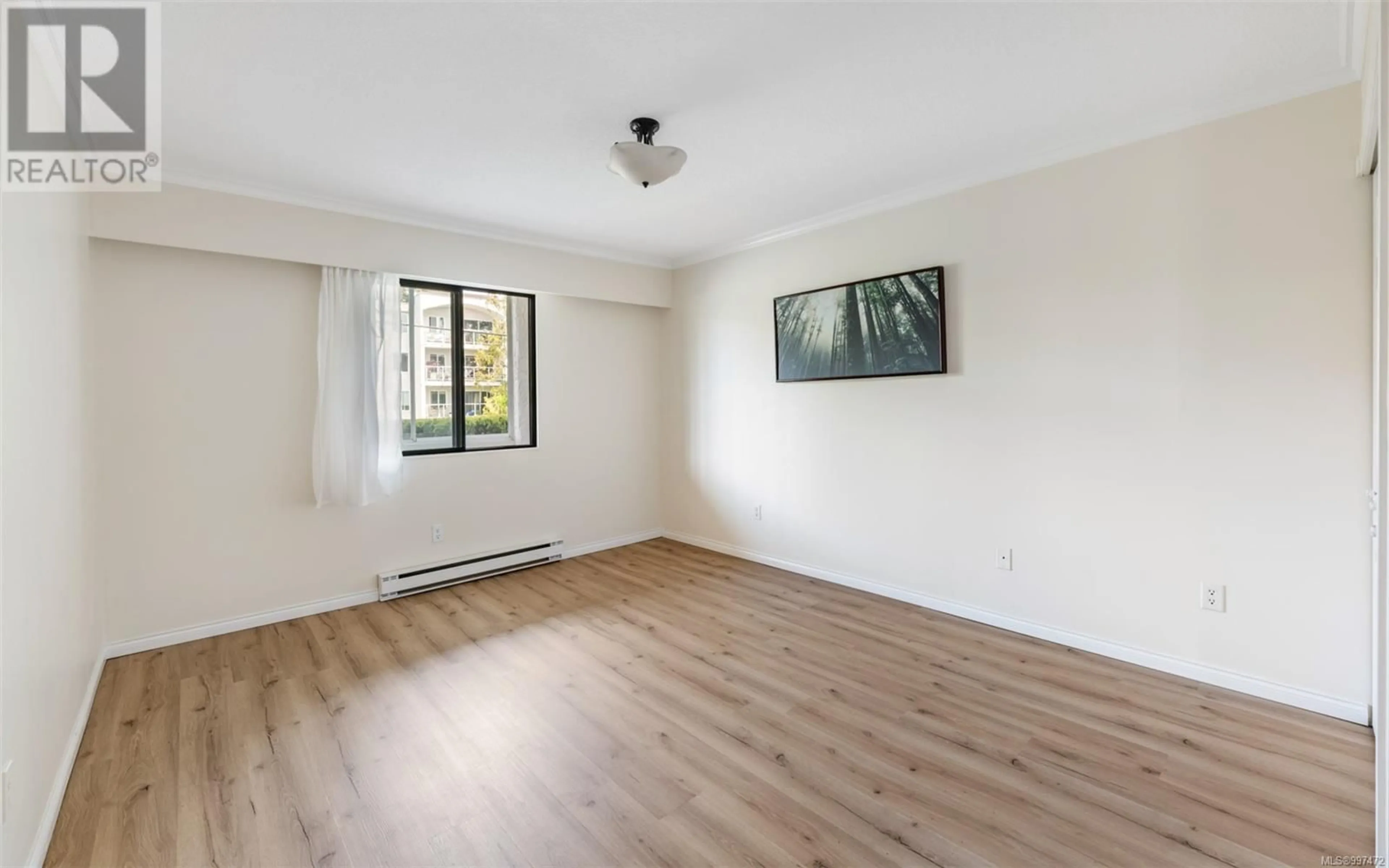 A pic of a room for 205 - 1041 ROCKLAND AVENUE, Victoria British Columbia V8V3H6