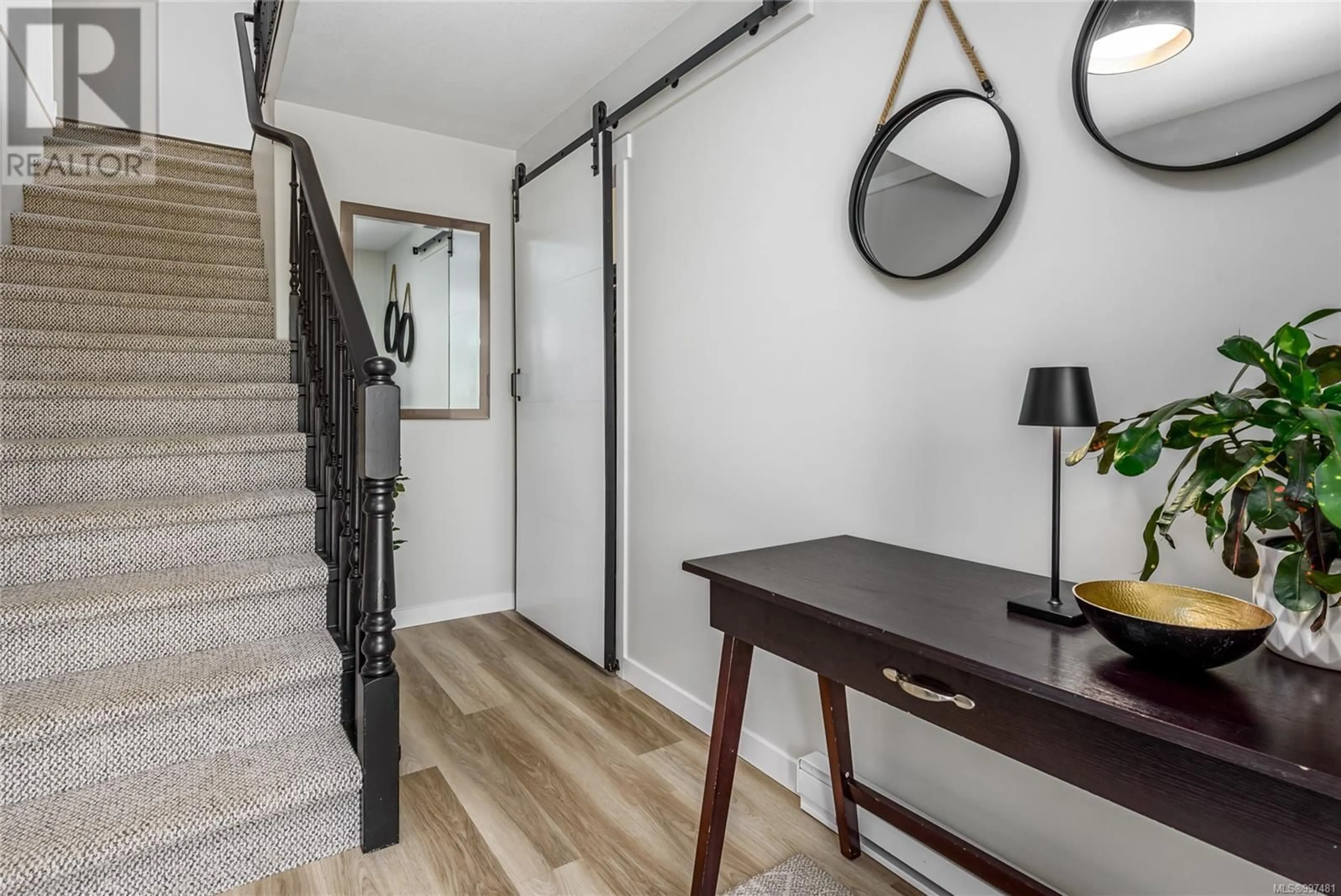 Indoor entryway for 980 WADDINGTON CRESCENT, Courtenay British Columbia V9N9V6