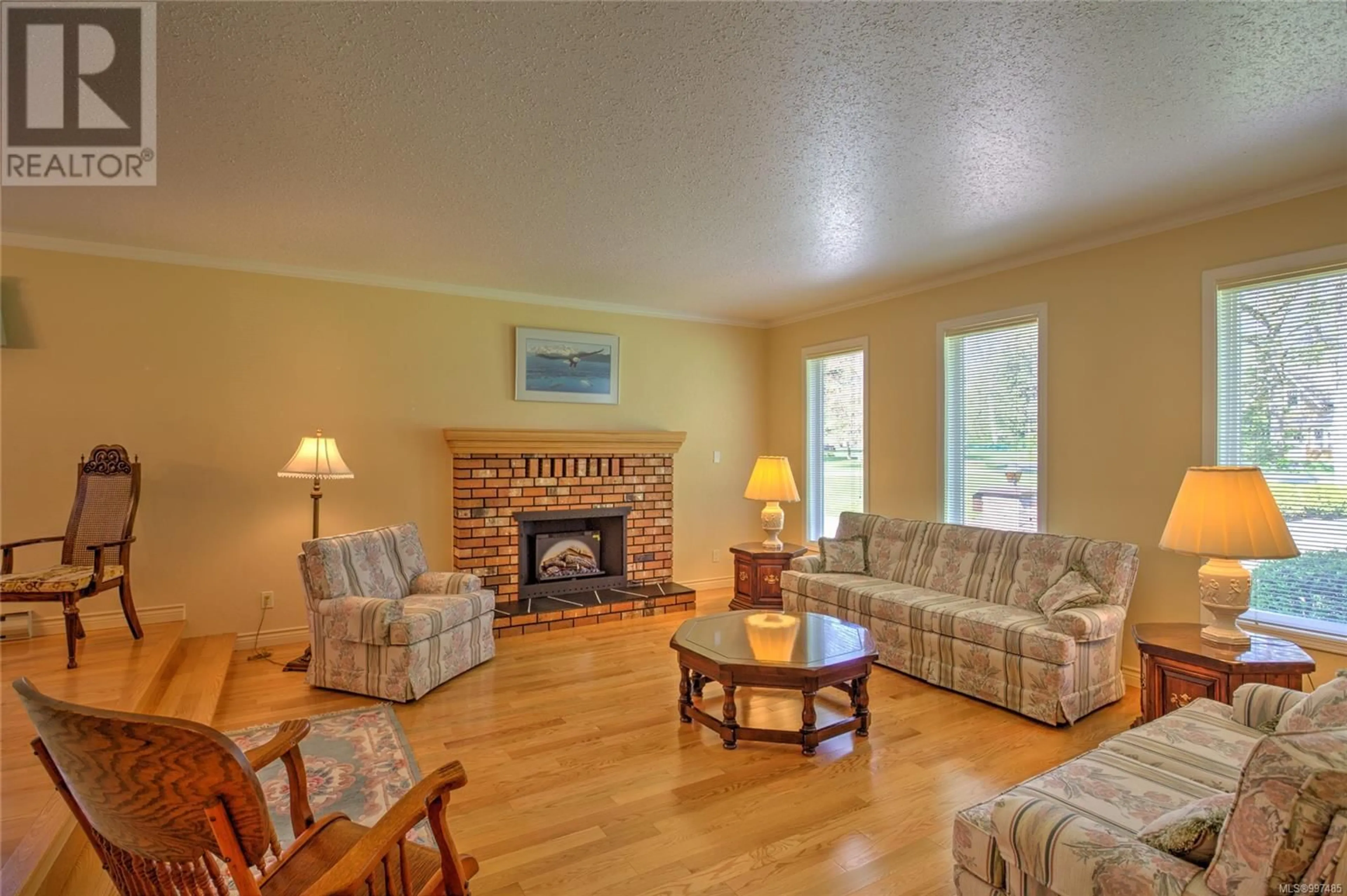 Living room with furniture, unknown for 4725 FAIRBRIDGE DRIVE, Duncan British Columbia V9L6N8
