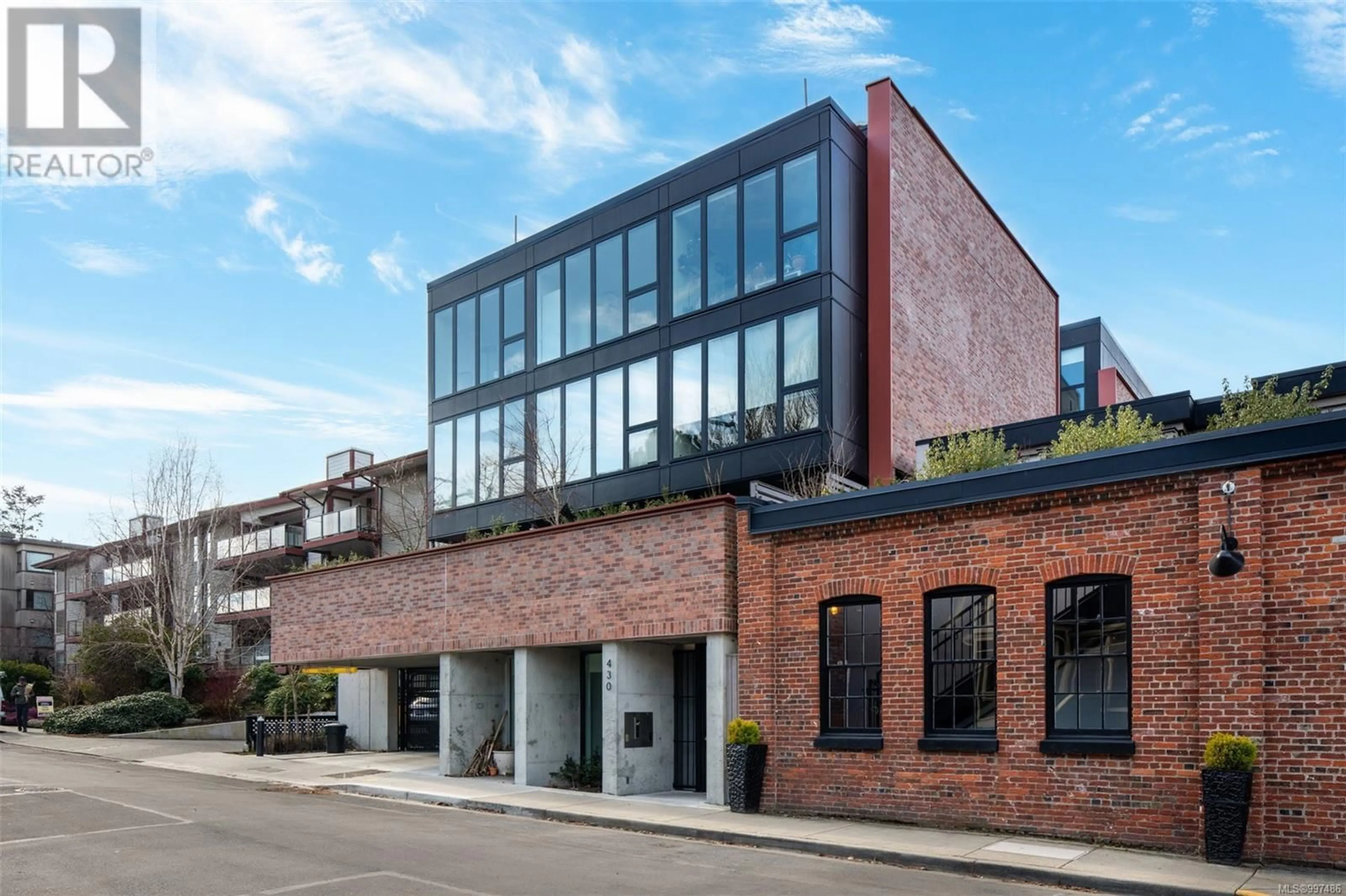 Home with brick exterior material, building for 301 - 430 PARRY STREET, Victoria British Columbia V8V2H7