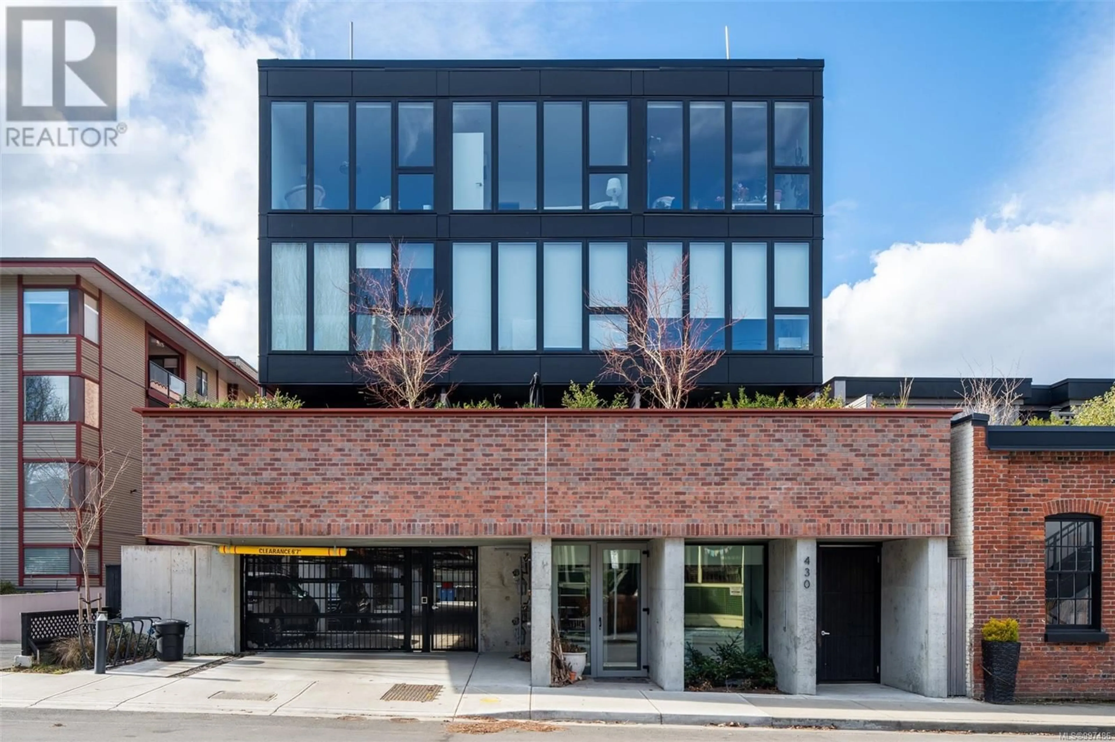 Home with brick exterior material, building for 301 - 430 PARRY STREET, Victoria British Columbia V8V2H7