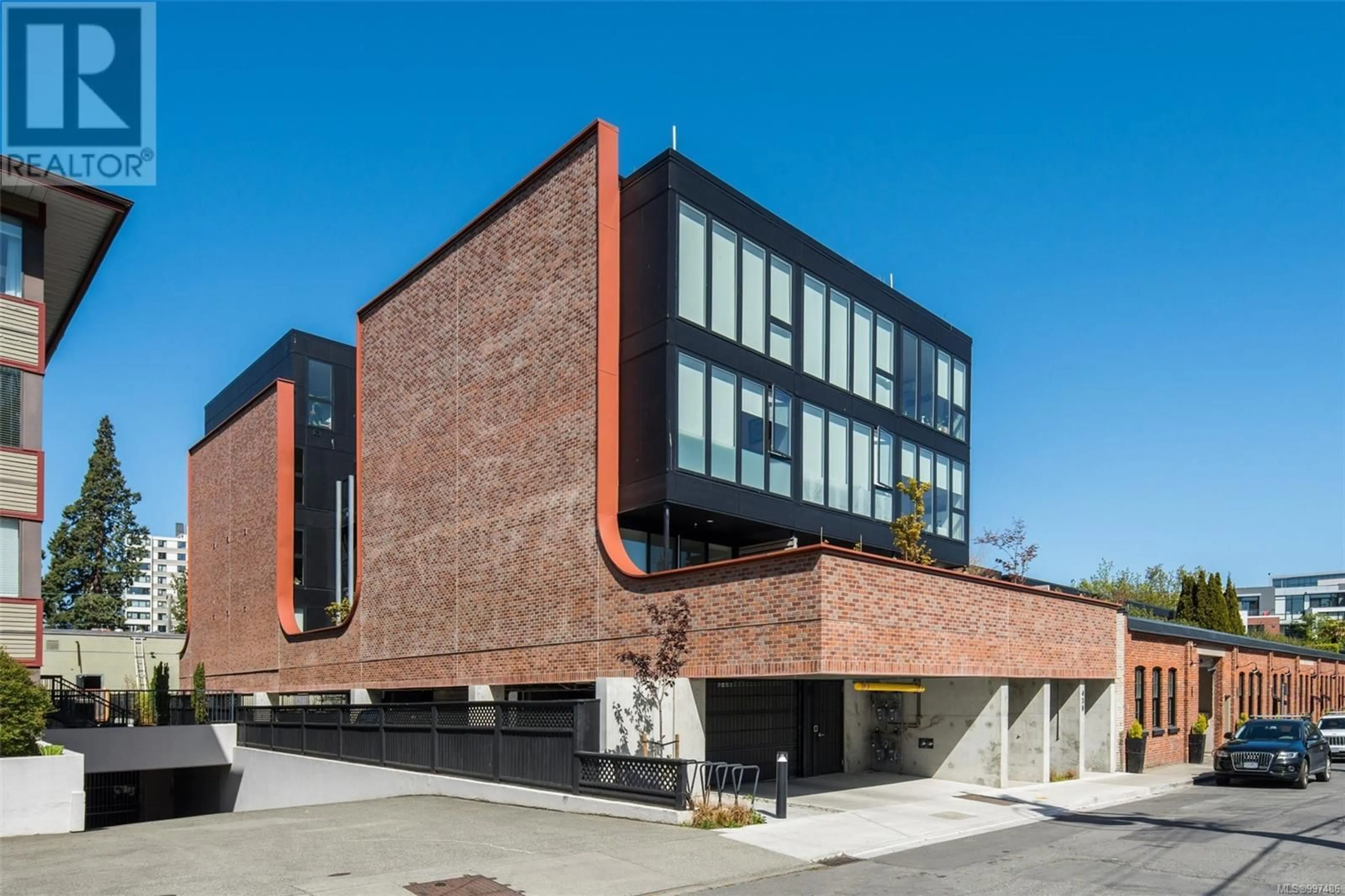 Home with brick exterior material, building for 301 - 430 PARRY STREET, Victoria British Columbia V8V2H7