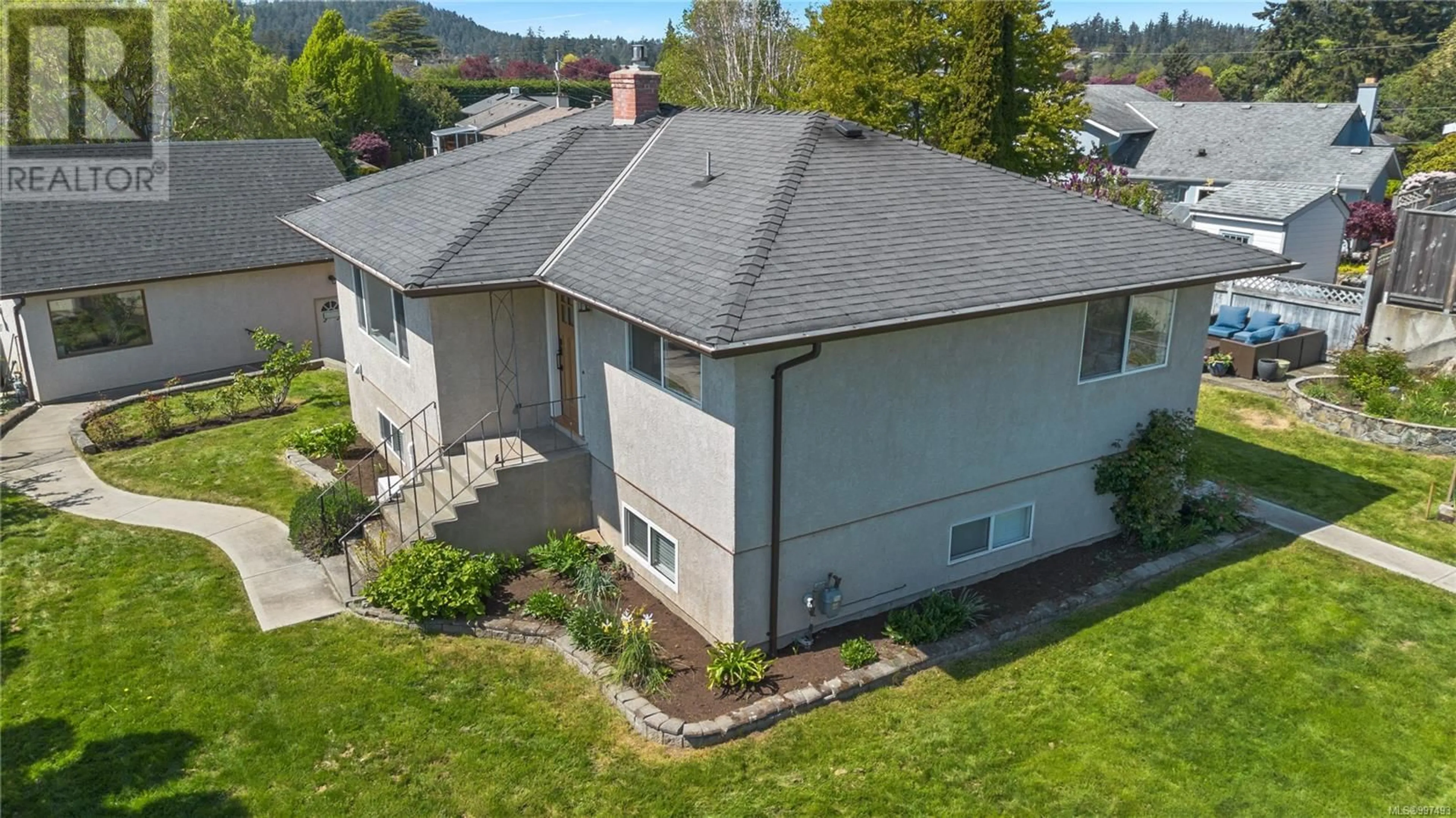 A pic from outside/outdoor area/front of a property/back of a property/a pic from drone, unknown for 26 BISHAN PLACE, View Royal British Columbia V9B5P1