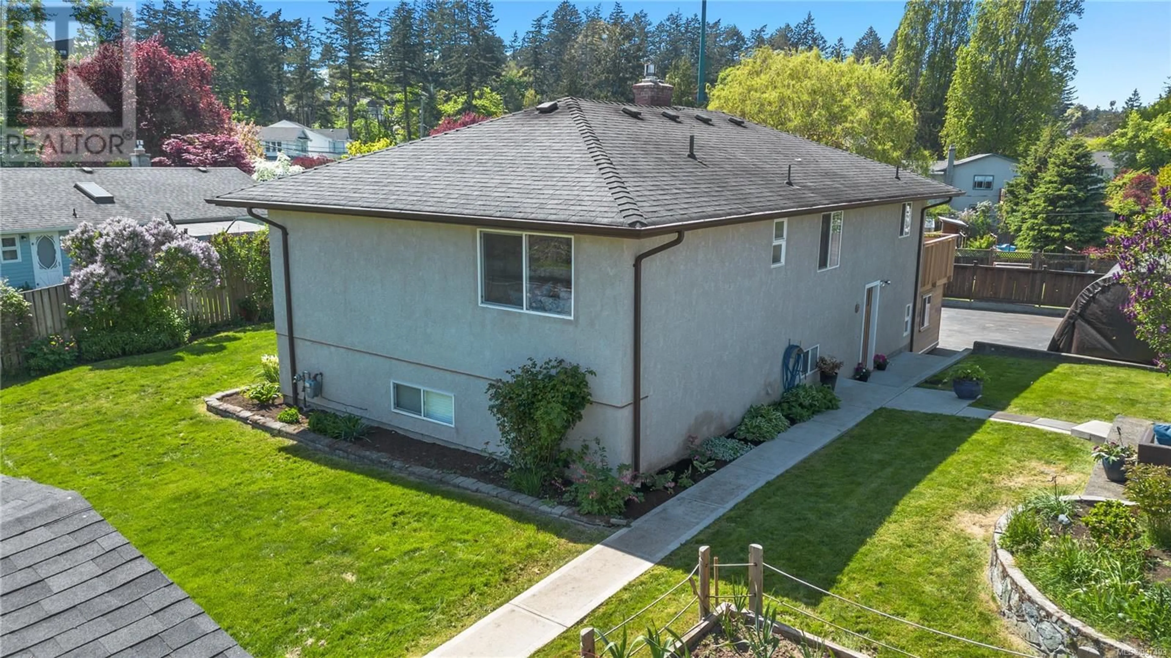 A pic from outside/outdoor area/front of a property/back of a property/a pic from drone, unknown for 26 BISHAN PLACE, View Royal British Columbia V9B5P1