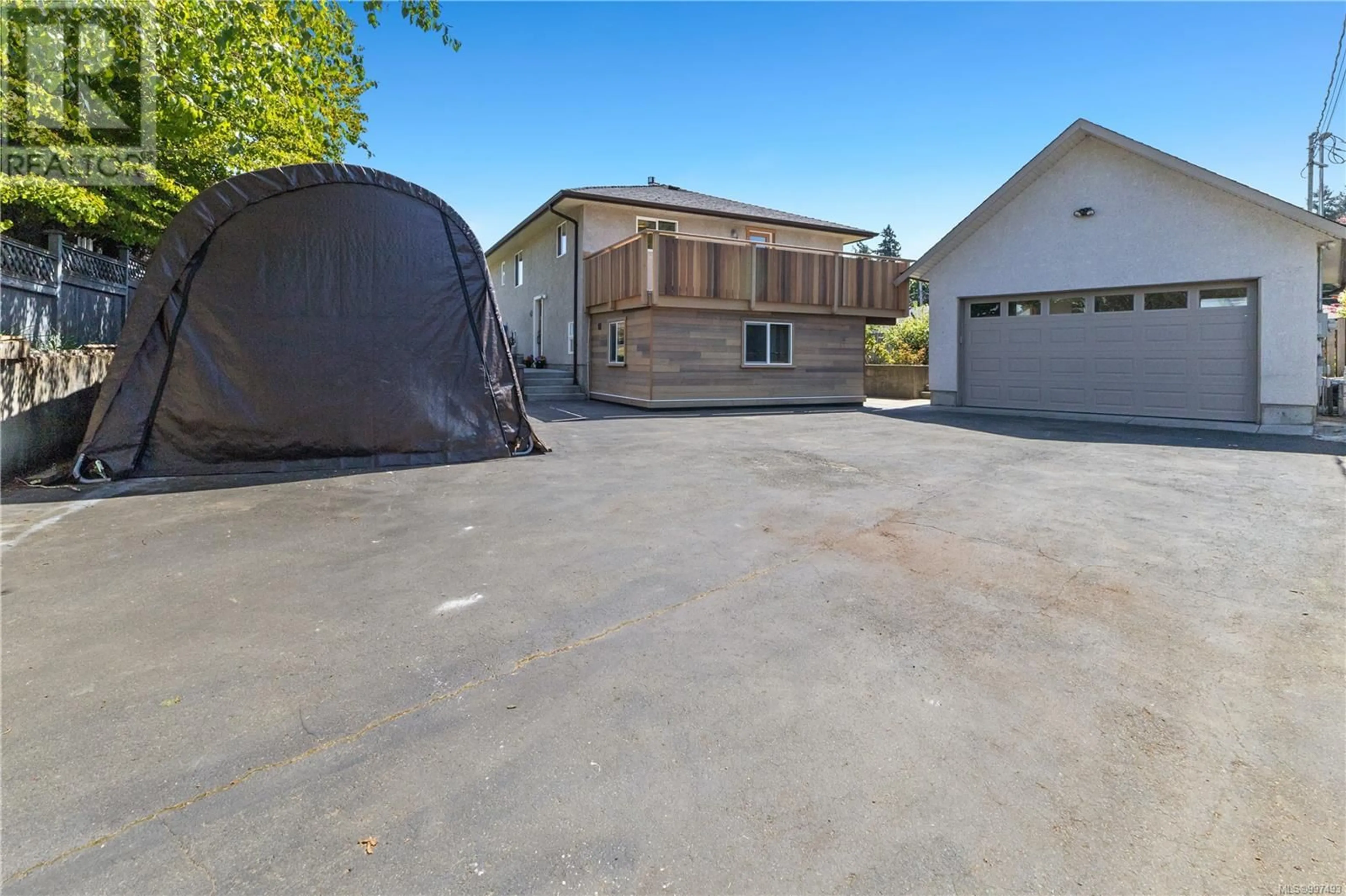 A pic from outside/outdoor area/front of a property/back of a property/a pic from drone, street for 26 BISHAN PLACE, View Royal British Columbia V9B5P1