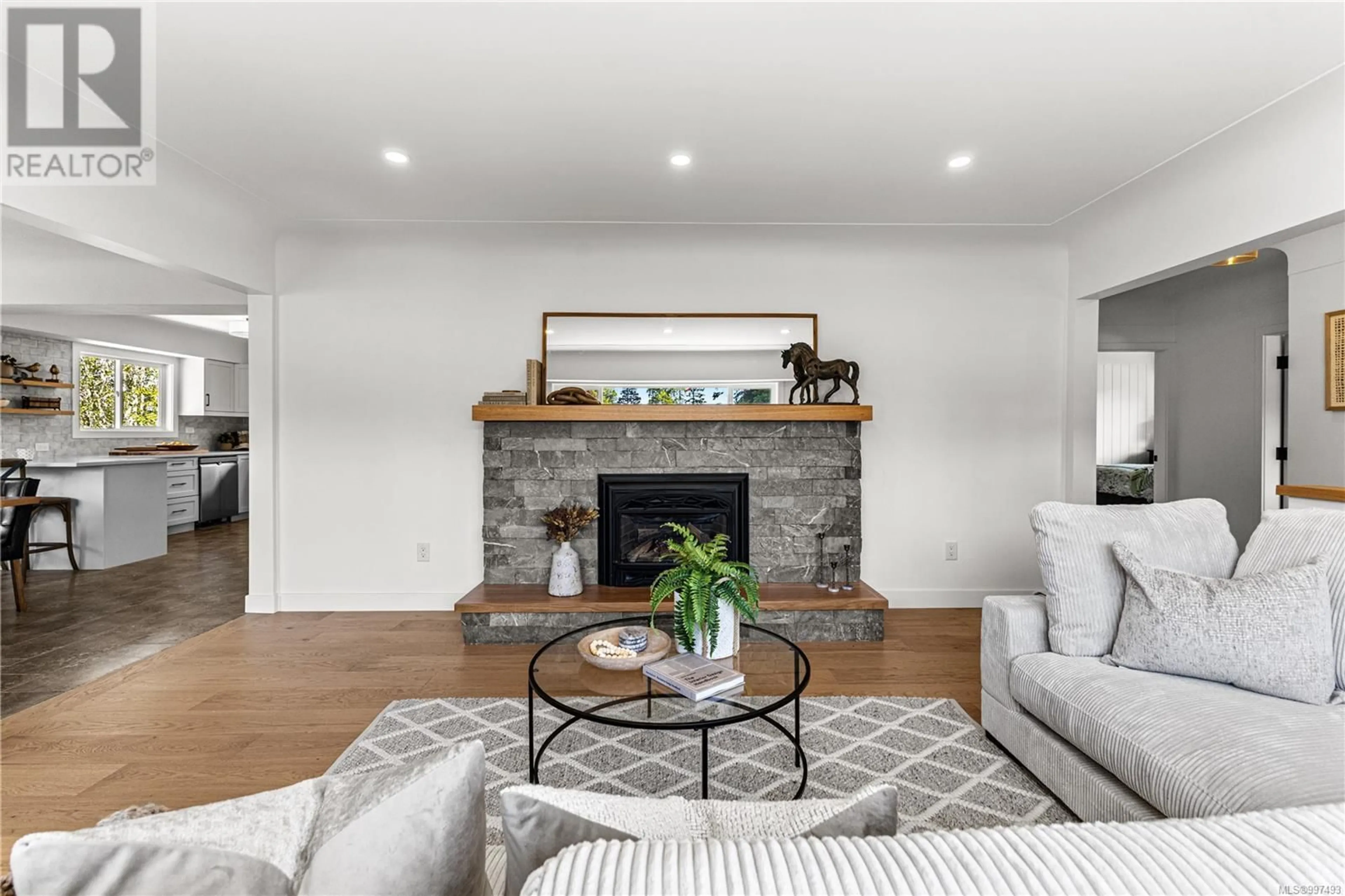 Living room with furniture, unknown for 26 BISHAN PLACE, View Royal British Columbia V9B5P1