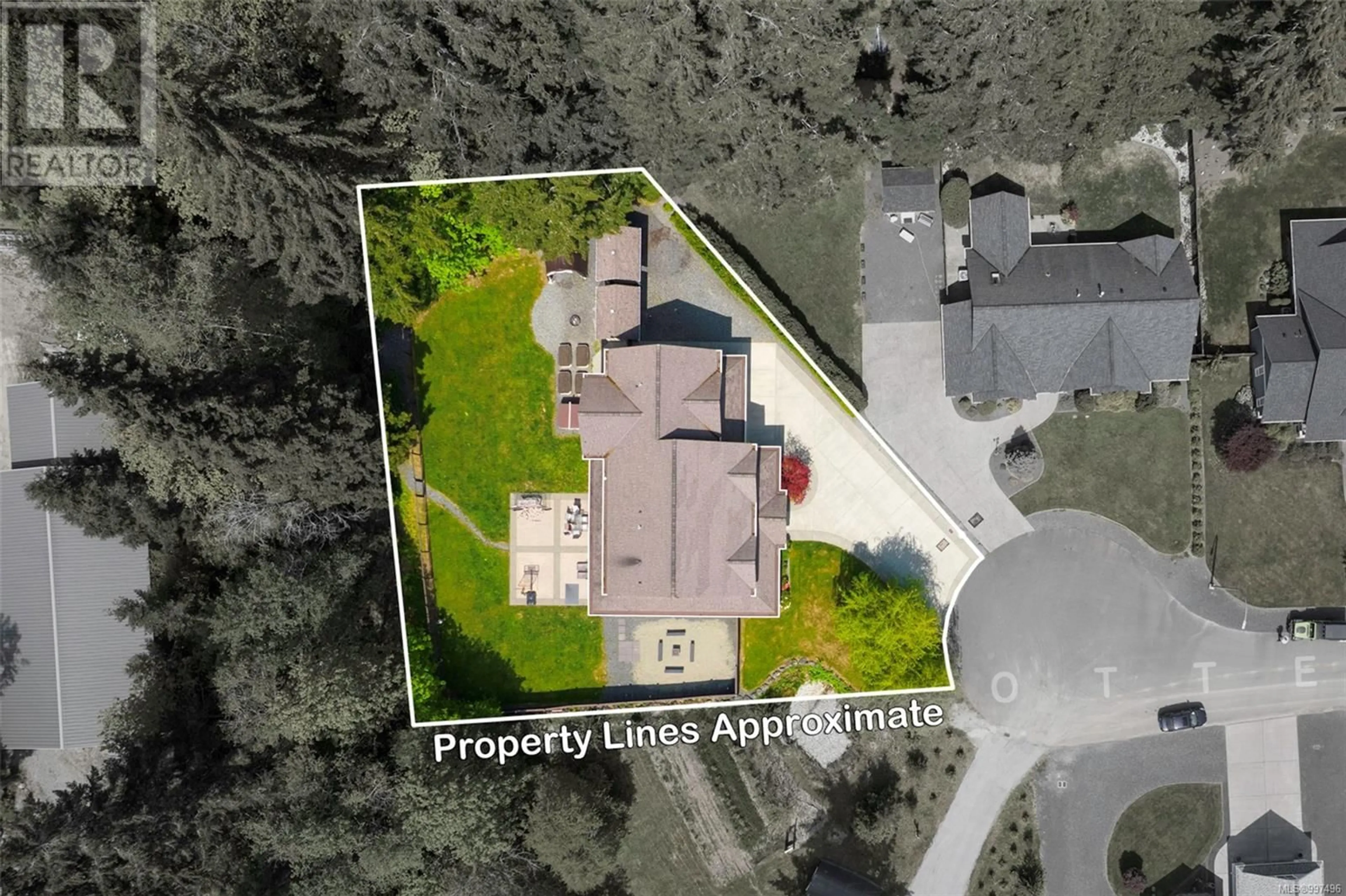 A pic from outside/outdoor area/front of a property/back of a property/a pic from drone, street for 5391 OTTER PLACE, Port Alberni British Columbia V9Y8X7