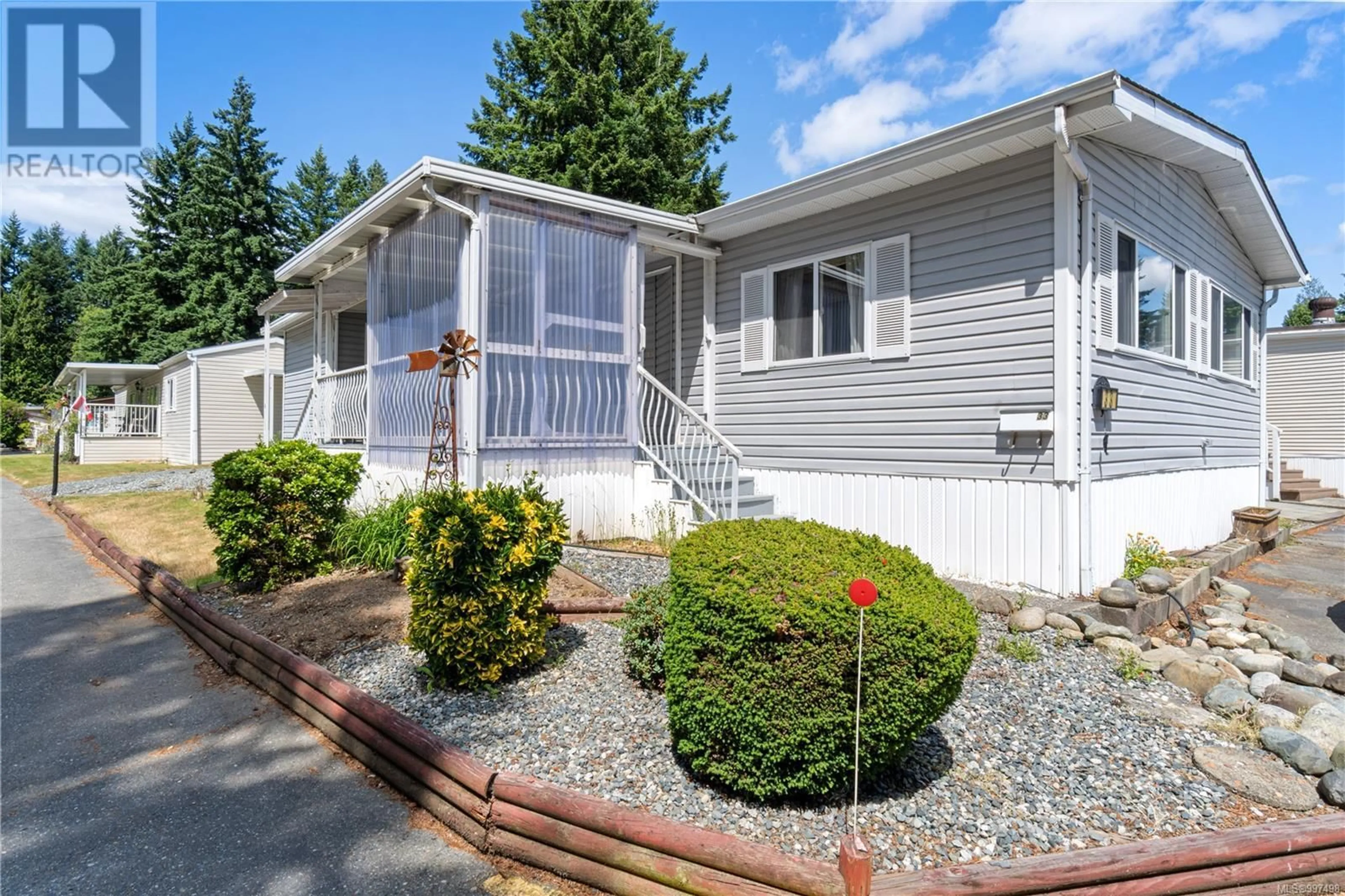 Home with vinyl exterior material, street for 33 - 5854 TURNER ROAD, Nanaimo British Columbia V9T2N6
