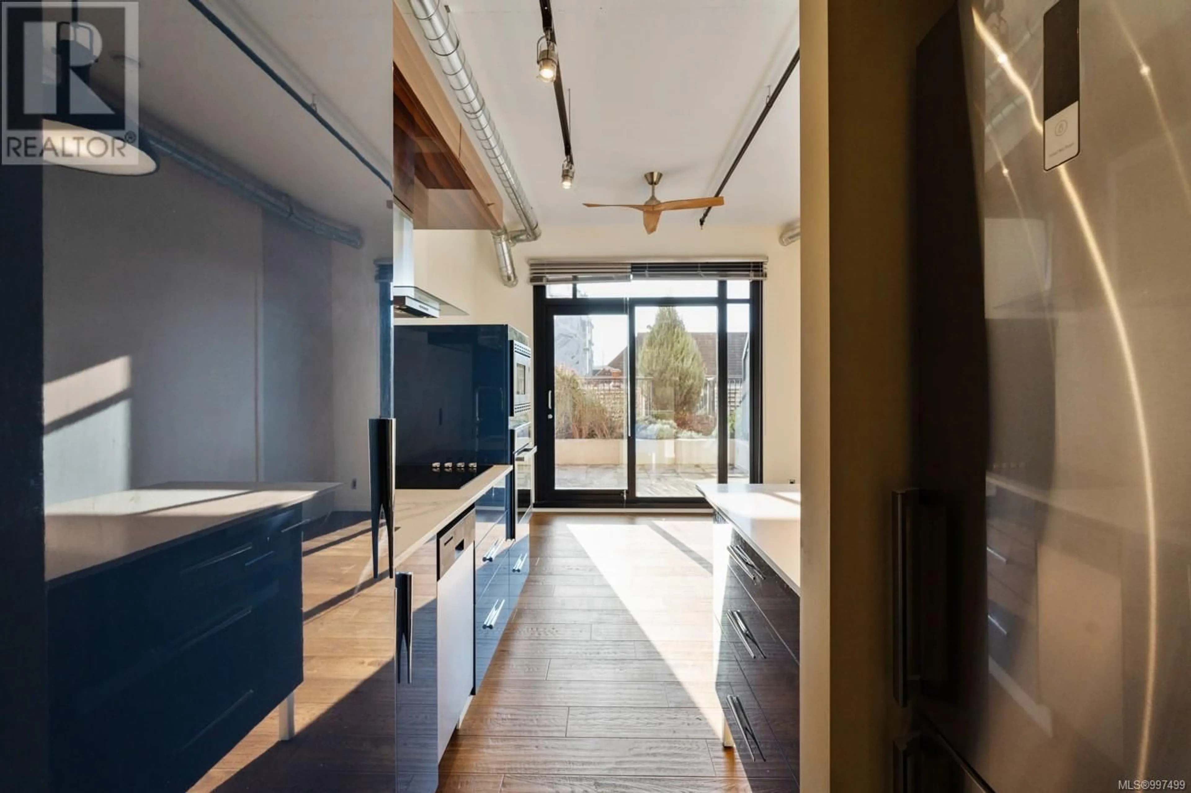 Unknown for 302 - 1029 VIEW STREET, Victoria British Columbia V8V0C9