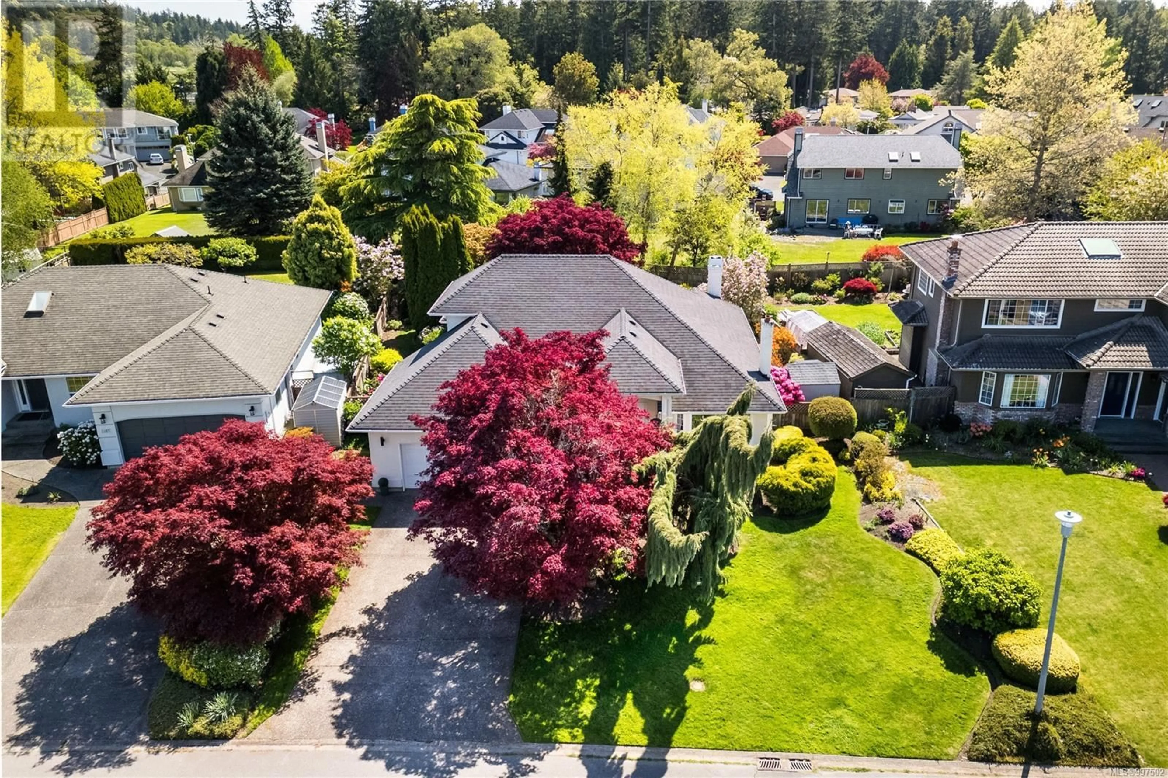 A pic from outside/outdoor area/front of a property/back of a property/a pic from drone, street for 1183 SLOAN TERRACE, Saanich British Columbia V8Y3C4