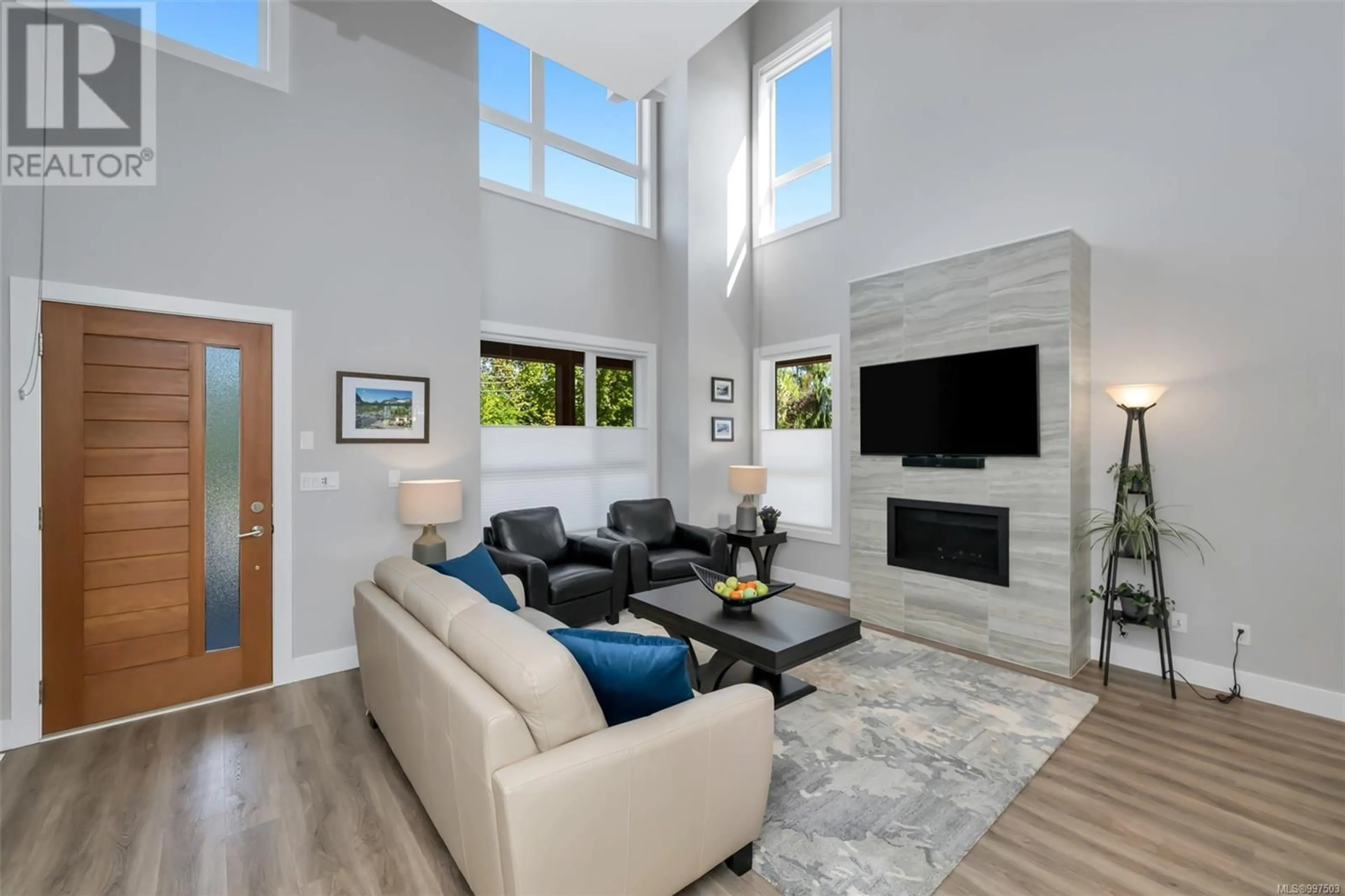 Living room with furniture, unknown for 7924 LOCHSIDE DRIVE, Central Saanich British Columbia V8M0B9