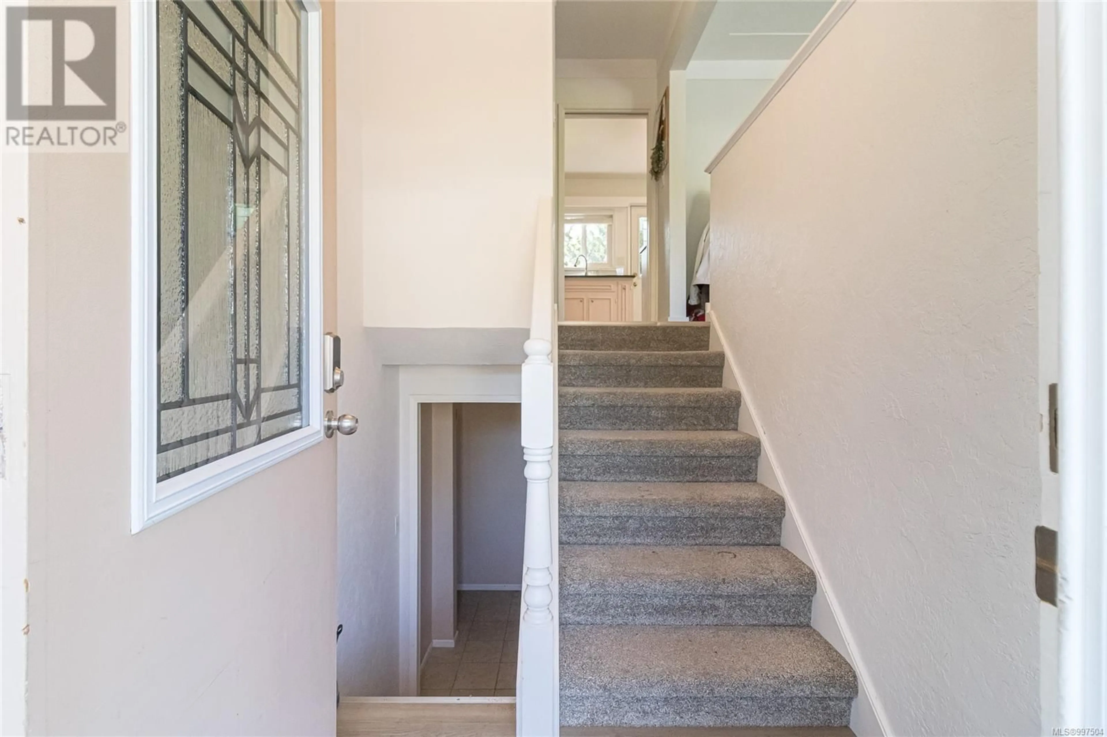 Stairs for 959 WOODHALL DRIVE, Saanich British Columbia V8X3L7