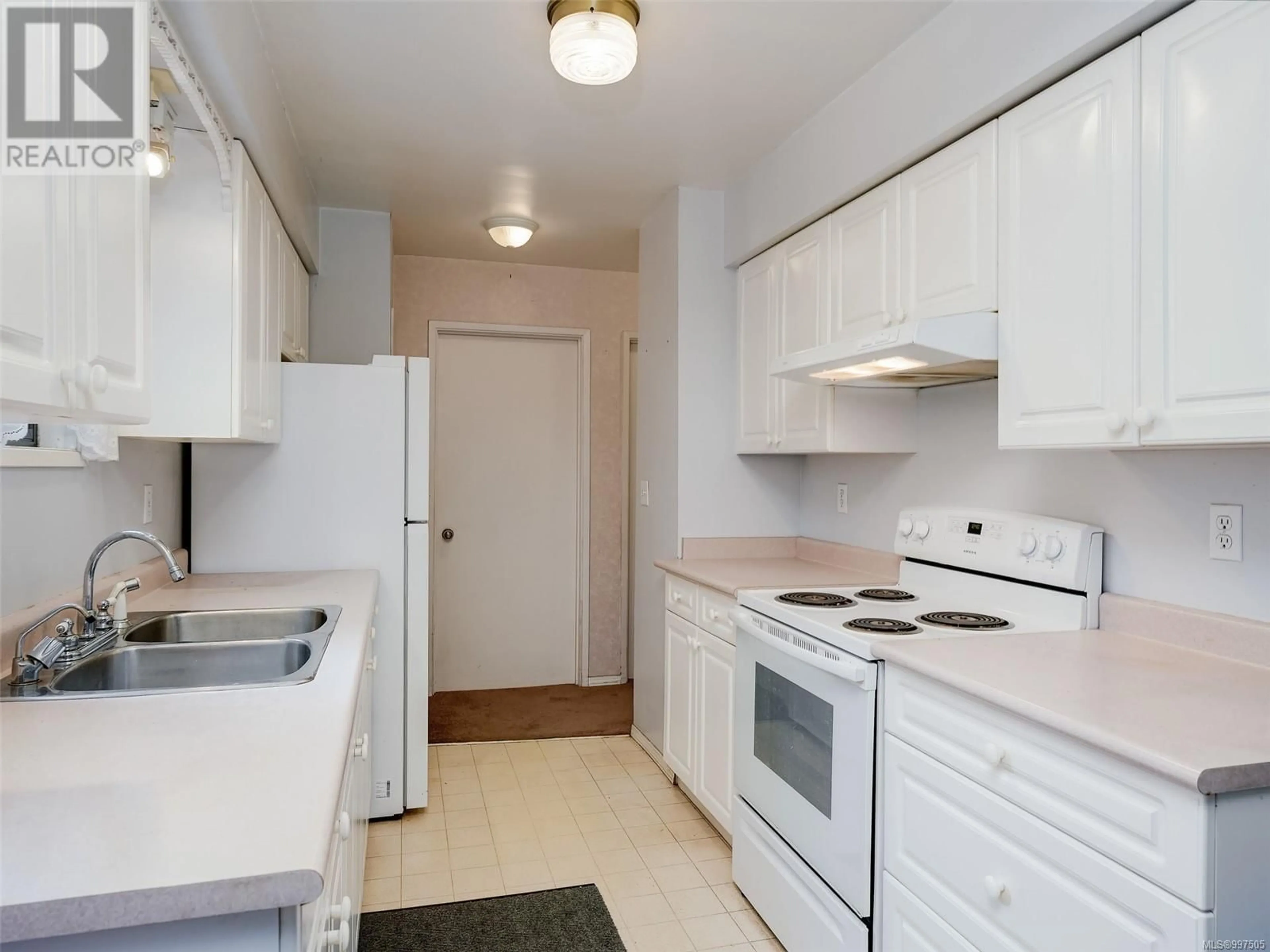 Standard kitchen, unknown for 595B RIDLEY DRIVE, Colwood British Columbia V9C1K5