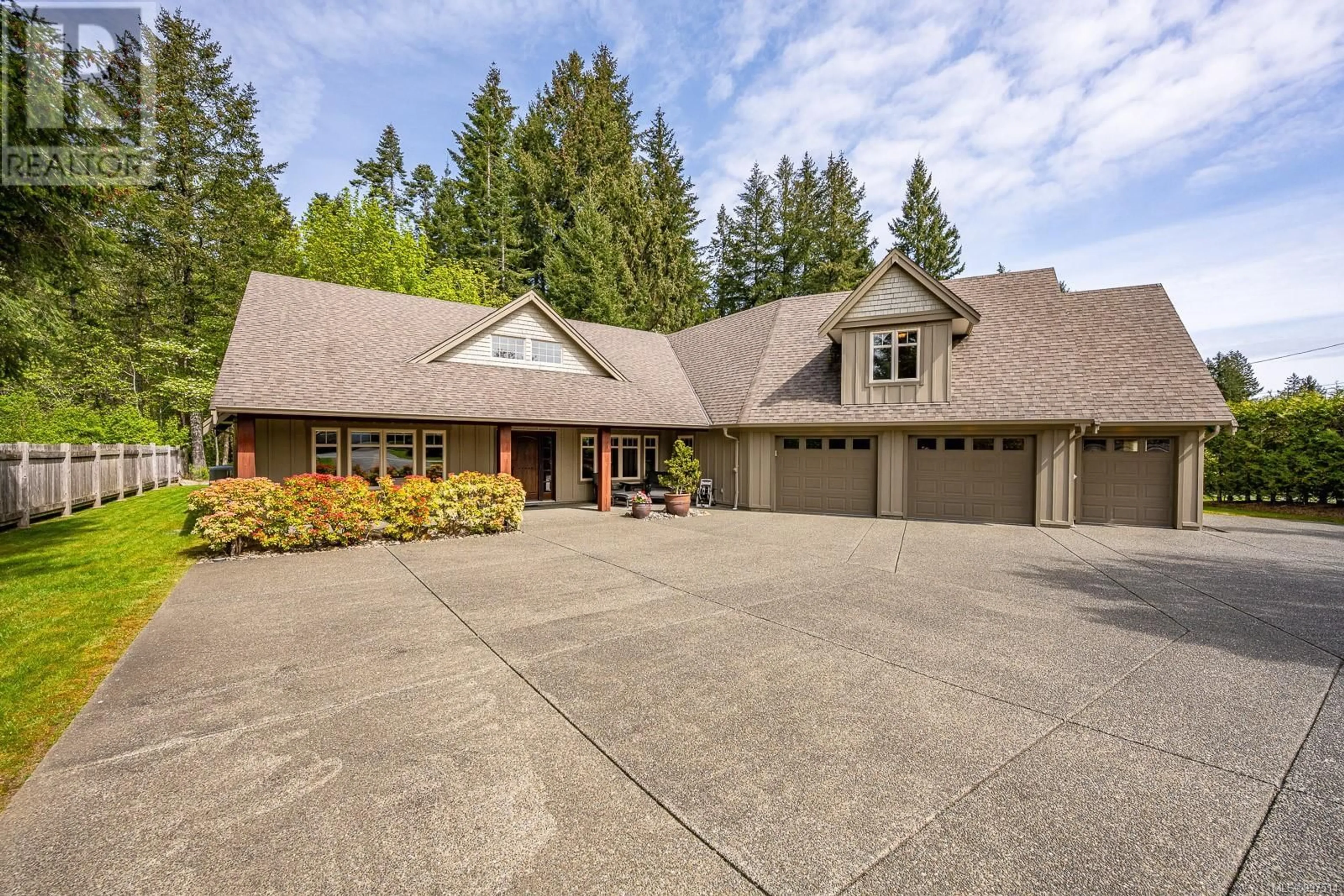 Home with vinyl exterior material, street for ROBERT LANG DRIVE, Courtenay British Columbia V9M1A4