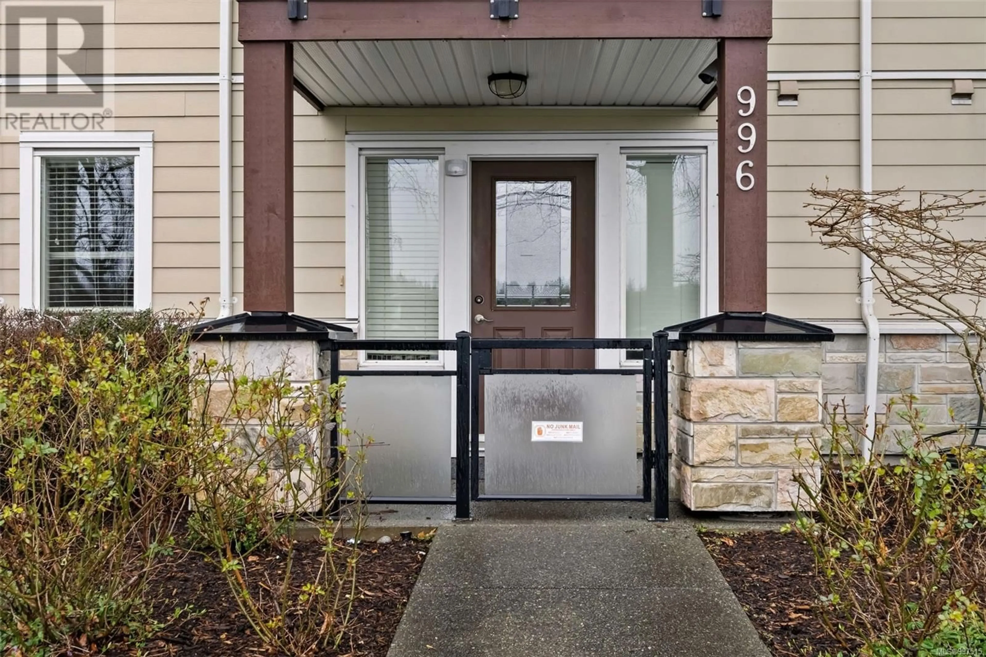 Indoor entryway for 996 DUNFORD AVENUE, Langford British Columbia V9B2S3