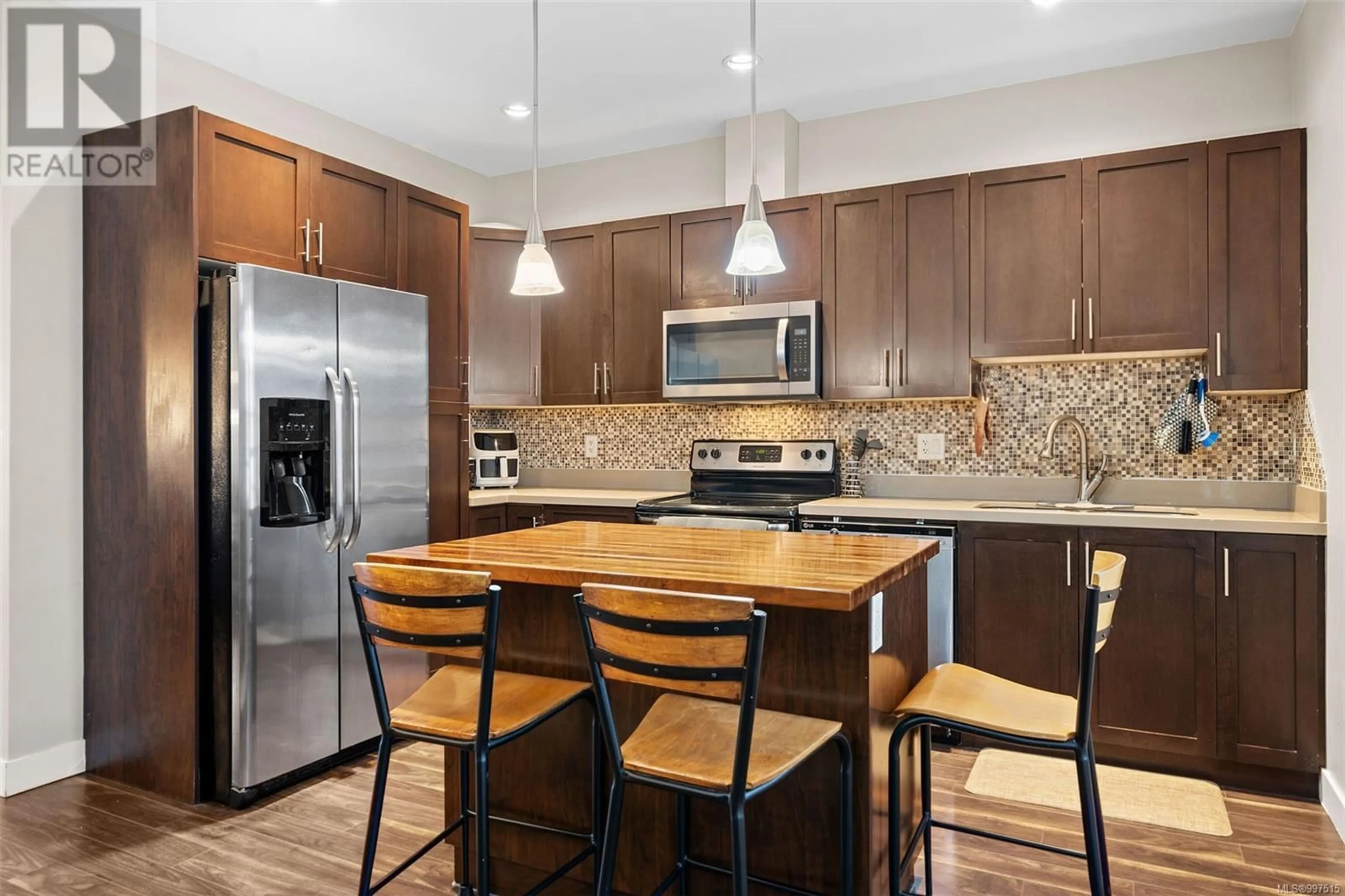 Open concept kitchen, unknown for 996 DUNFORD AVENUE, Langford British Columbia V9B2S3