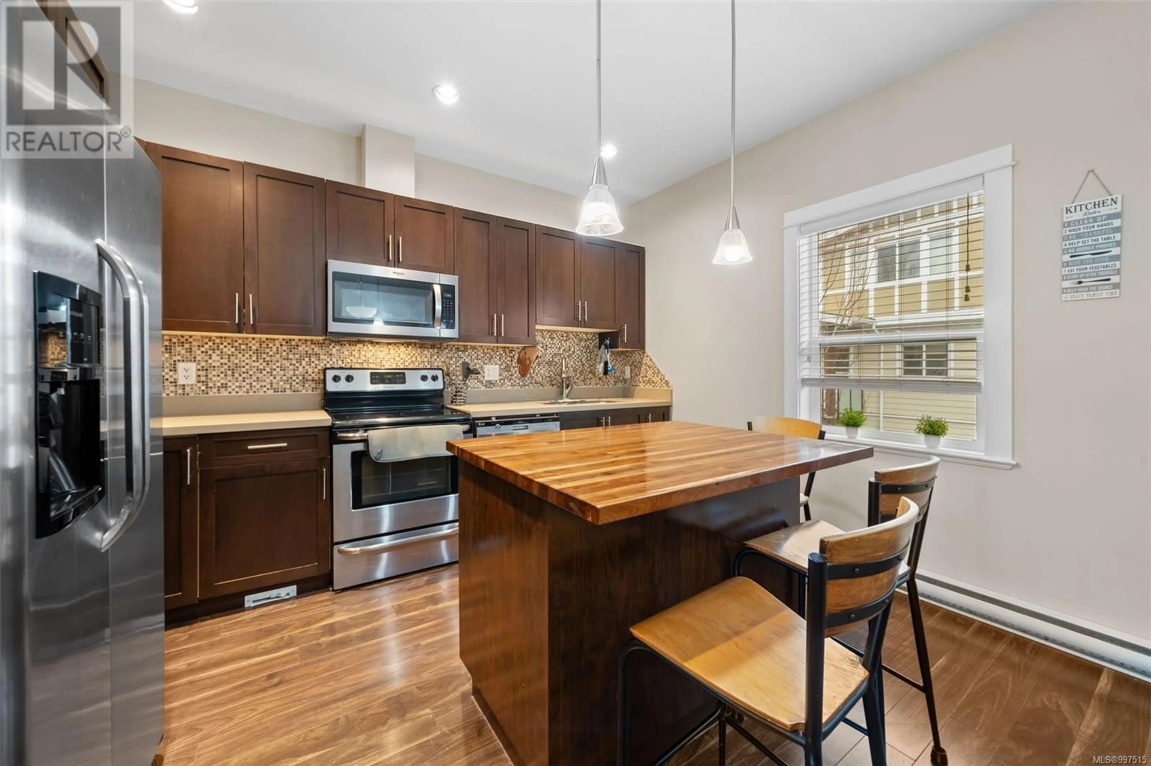 Open concept kitchen, unknown for 996 DUNFORD AVENUE, Langford British Columbia V9B2S3