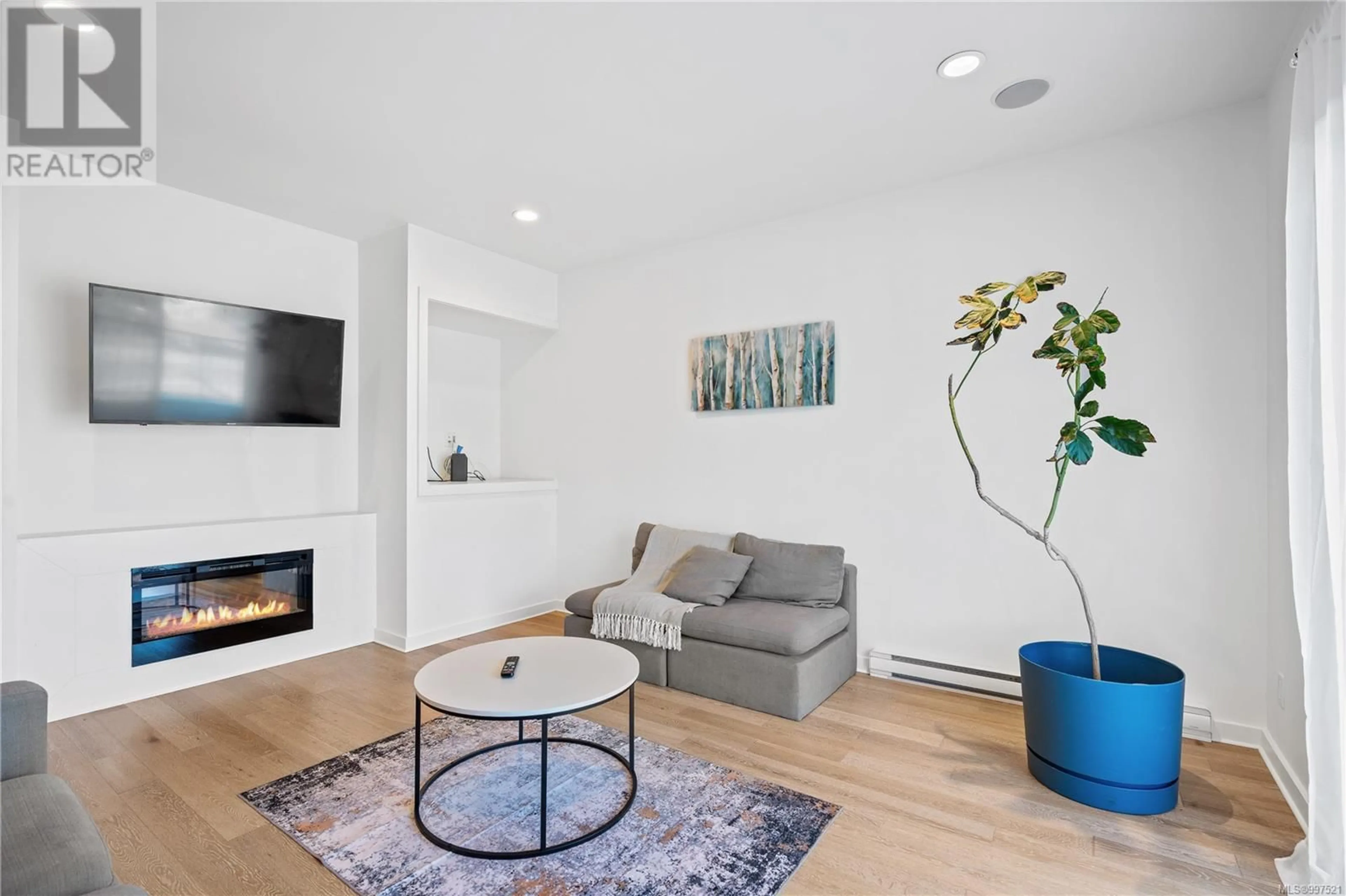 Living room with furniture, wood/laminate floor for 3386 VISION WAY, Langford British Columbia V9C0E4