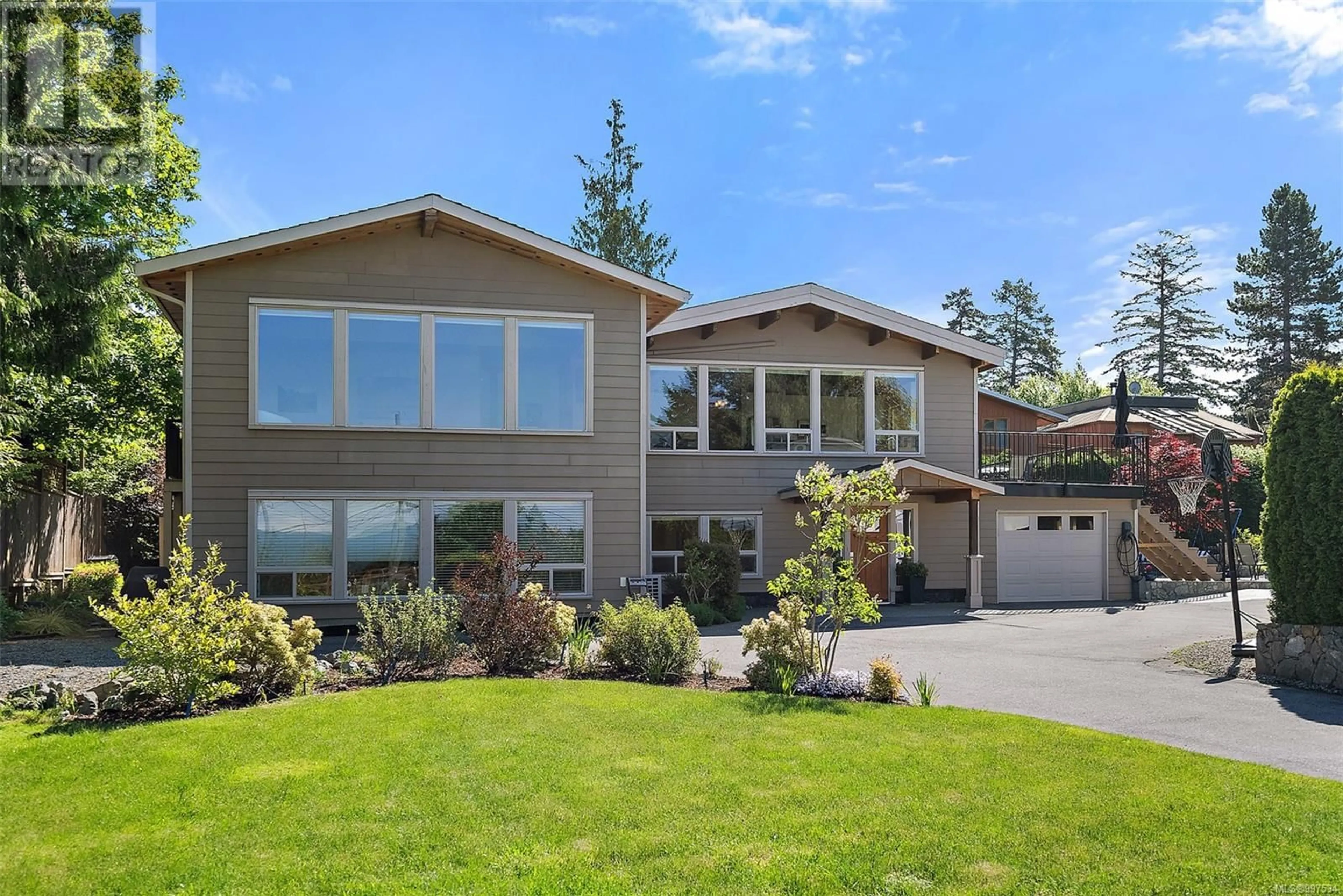 Home with vinyl exterior material, water/lake/river/ocean view for 10985 KALITAN ROAD, North Saanich British Columbia V8L5V8