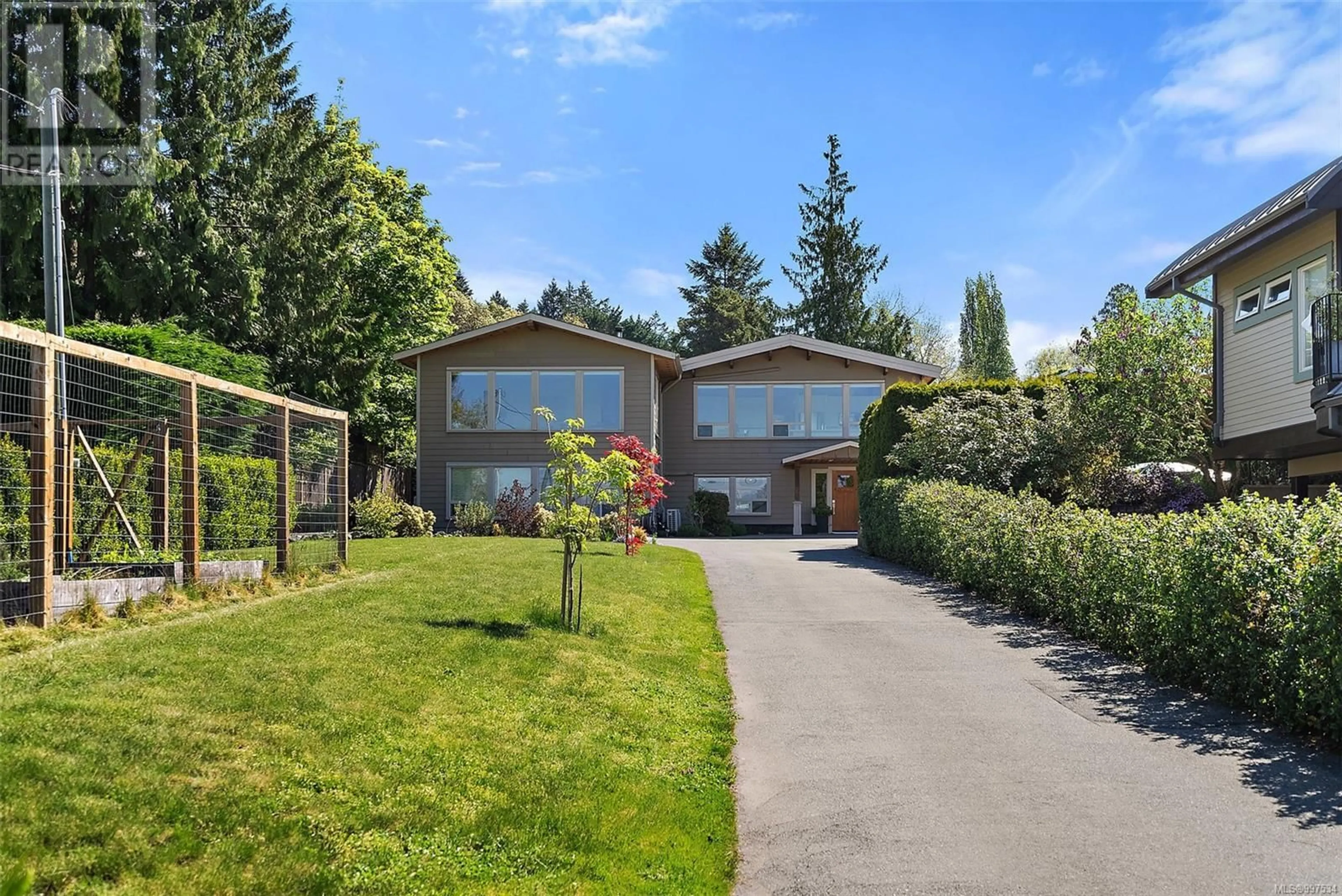 A pic from outside/outdoor area/front of a property/back of a property/a pic from drone, street for 10985 KALITAN ROAD, North Saanich British Columbia V8L5V8