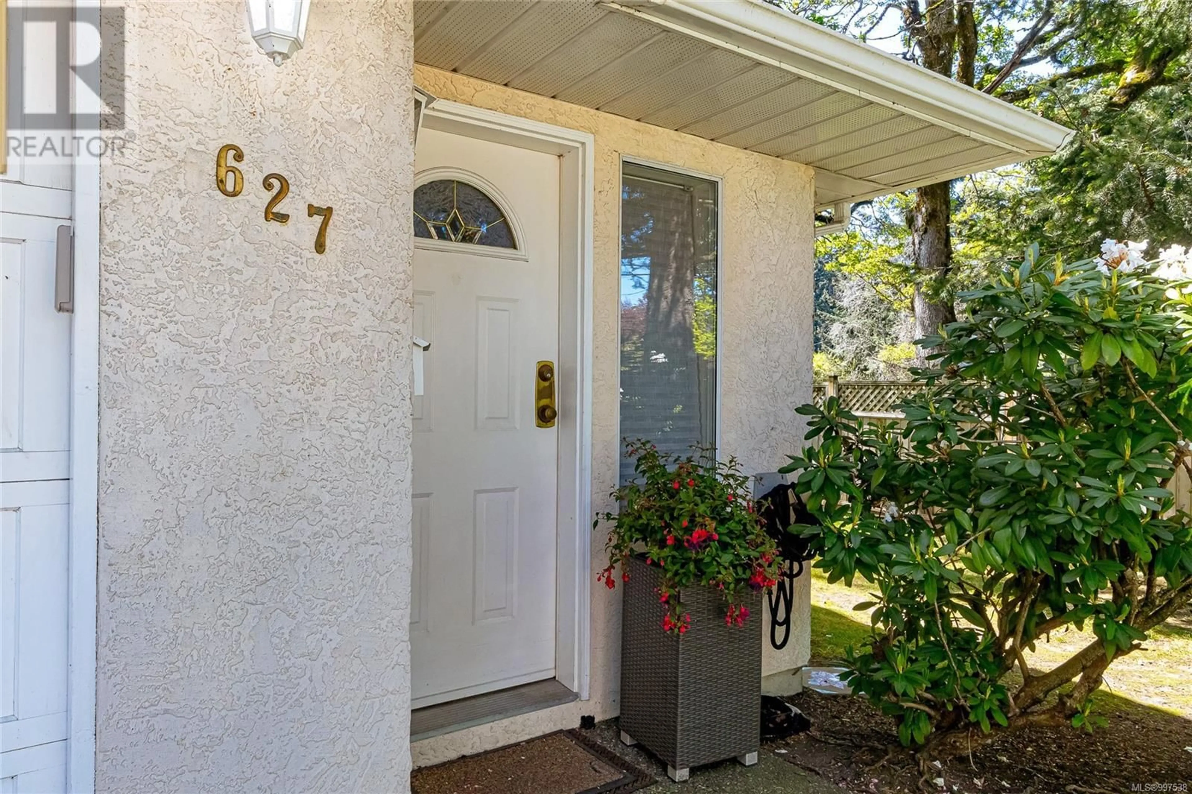 Indoor entryway for 627 GOLDSTREAM AVENUE, Langford British Columbia V9B2W9
