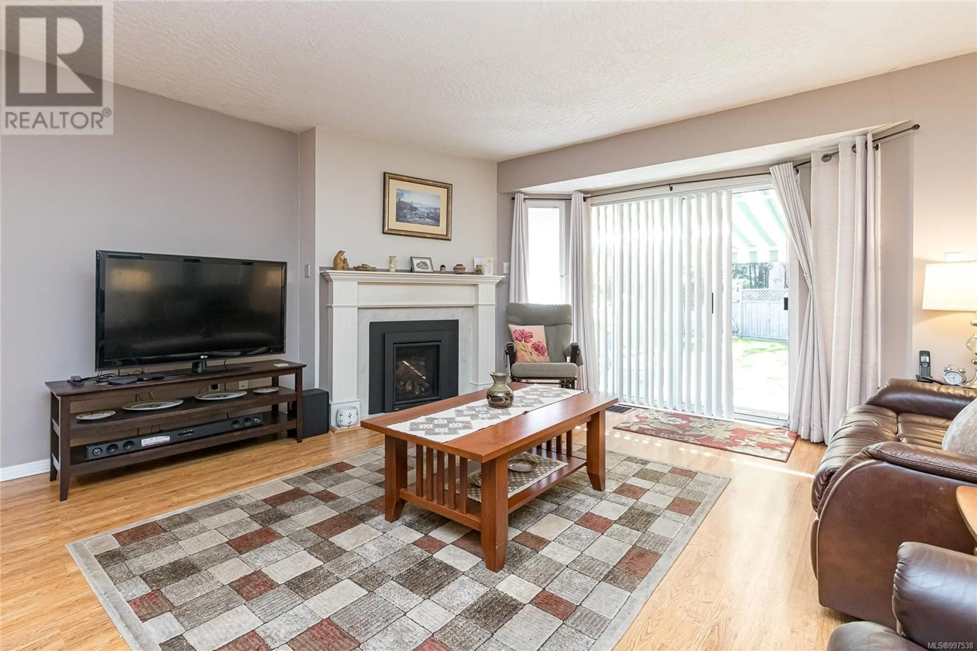Living room with furniture, wood/laminate floor for 627 GOLDSTREAM AVENUE, Langford British Columbia V9B2W9