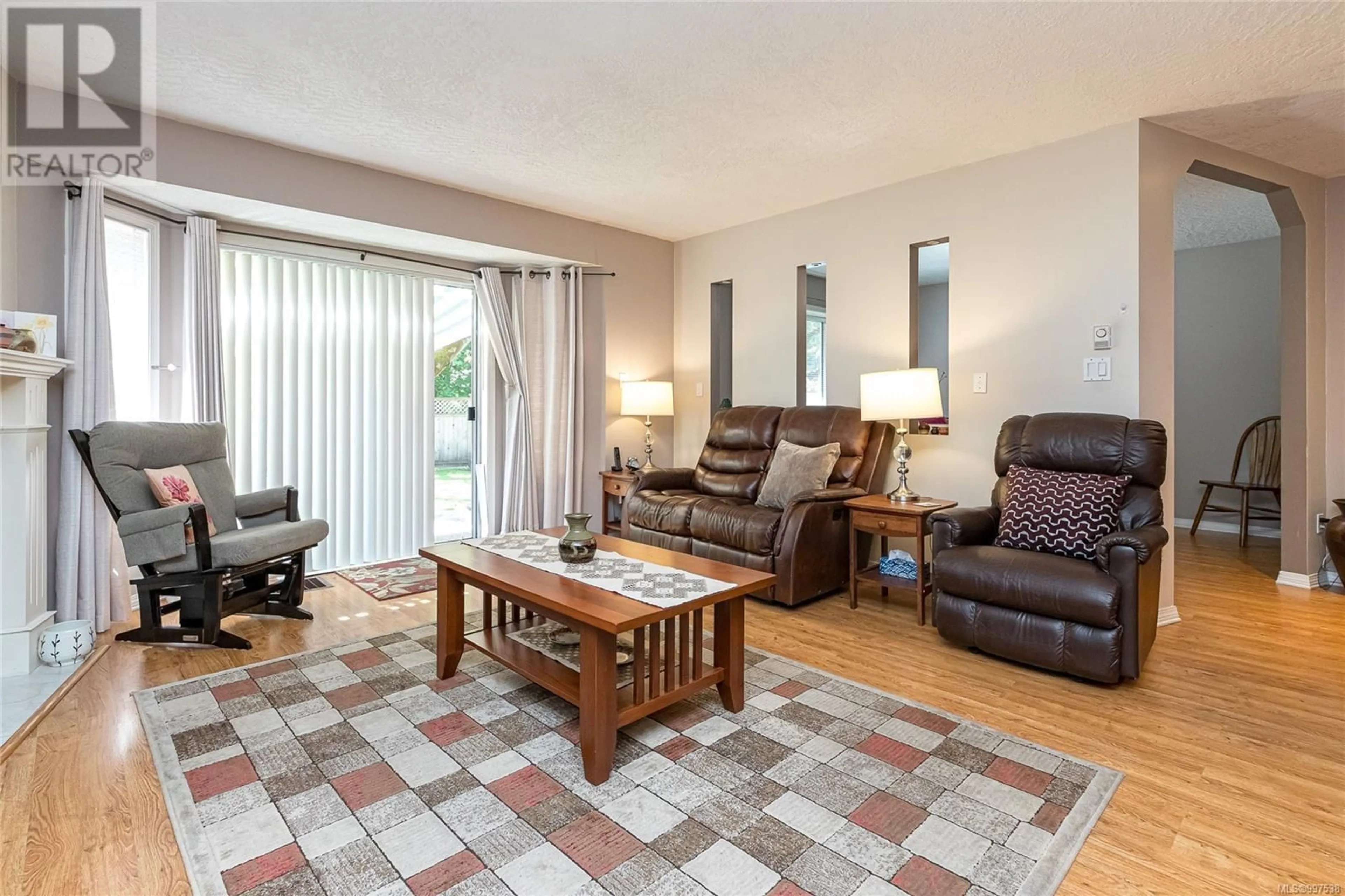 Living room with furniture, unknown for 627 GOLDSTREAM AVENUE, Langford British Columbia V9B2W9