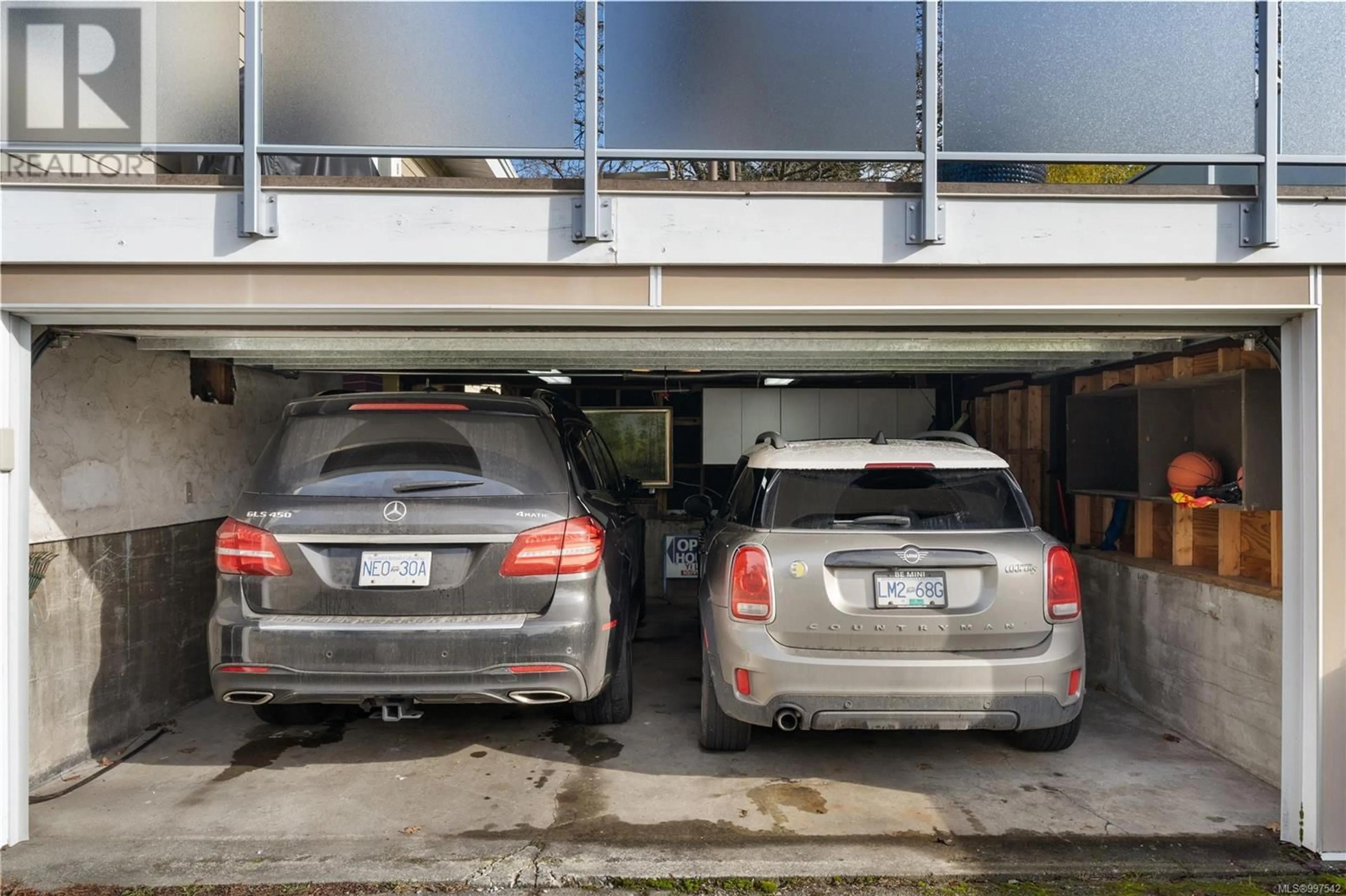 Parking for 3545 CARDIFF PLACE, Oak Bay British Columbia V8P4Z2