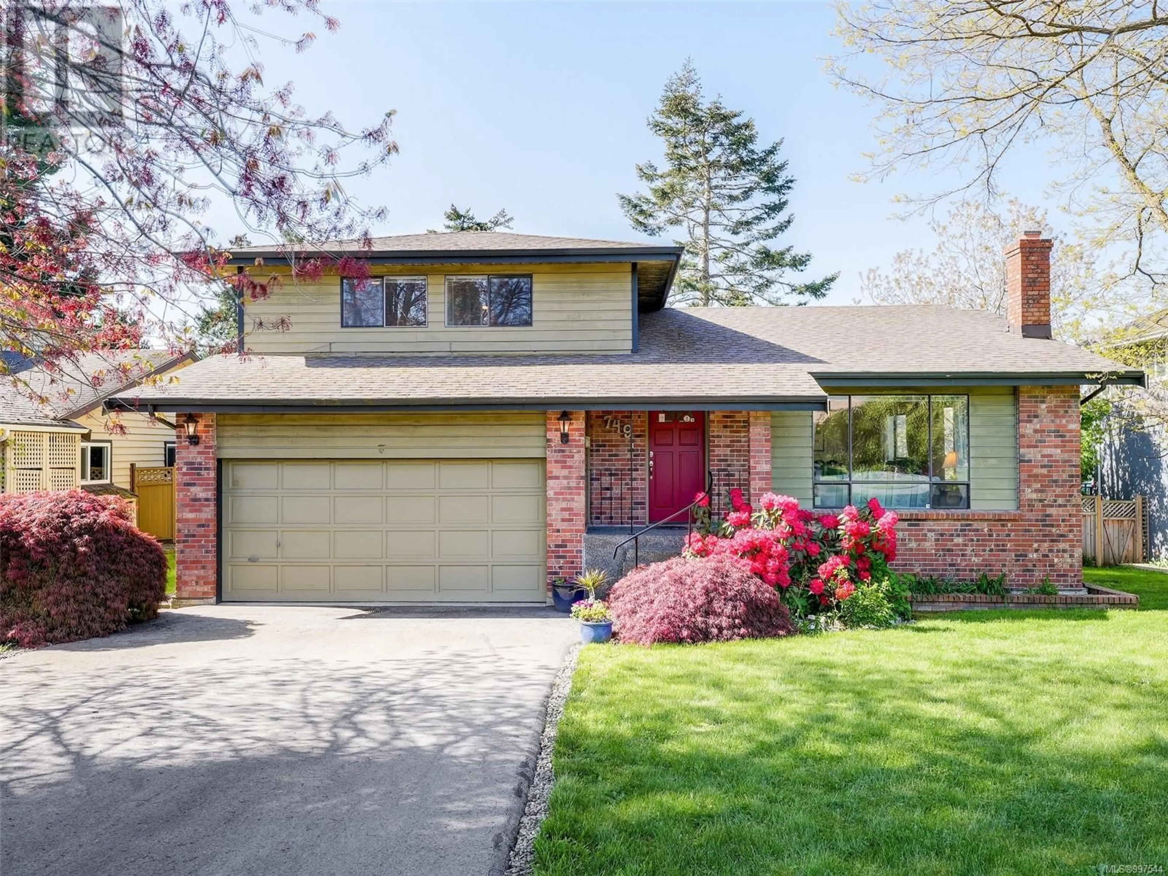 Home with brick exterior material, street for 749 VIADUCT AVENUE EAST, Saanich British Columbia V8Z6N3