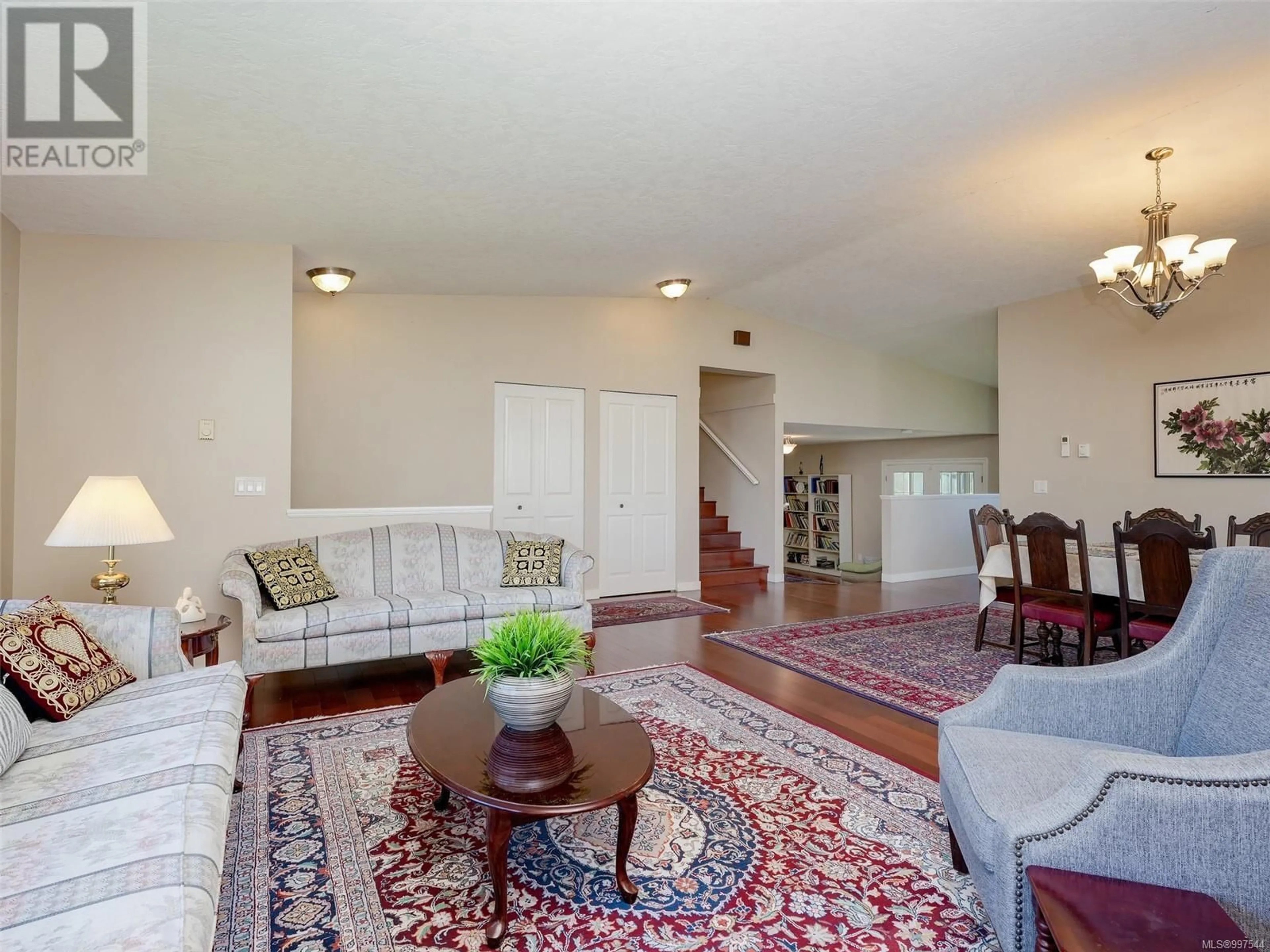Living room with furniture, unknown for 749 VIADUCT AVENUE EAST, Saanich British Columbia V8Z6N3