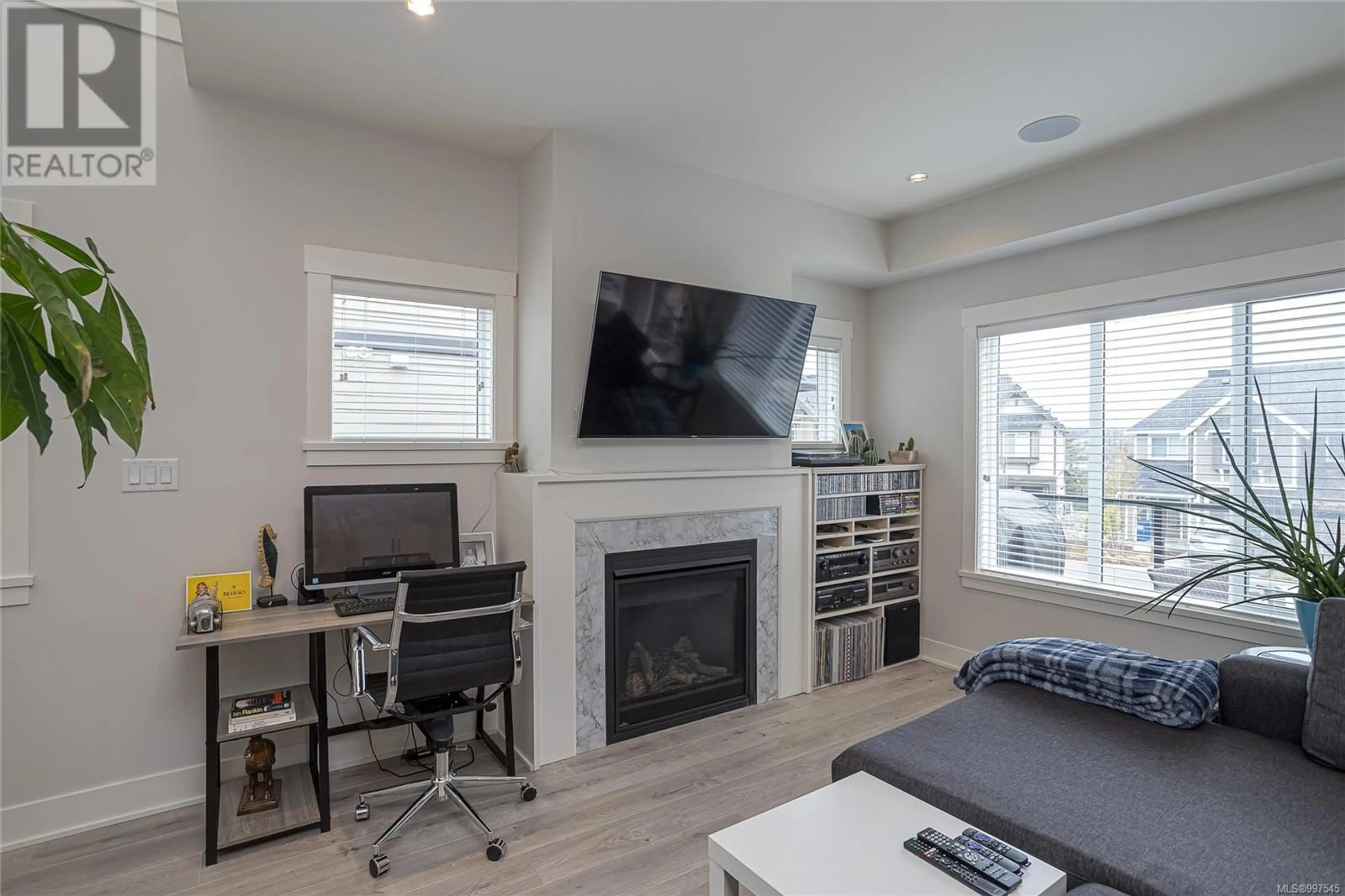 Living room with furniture, wood/laminate floor for 1212 MOONSTONE LOOP, Langford British Columbia V9B0Y6