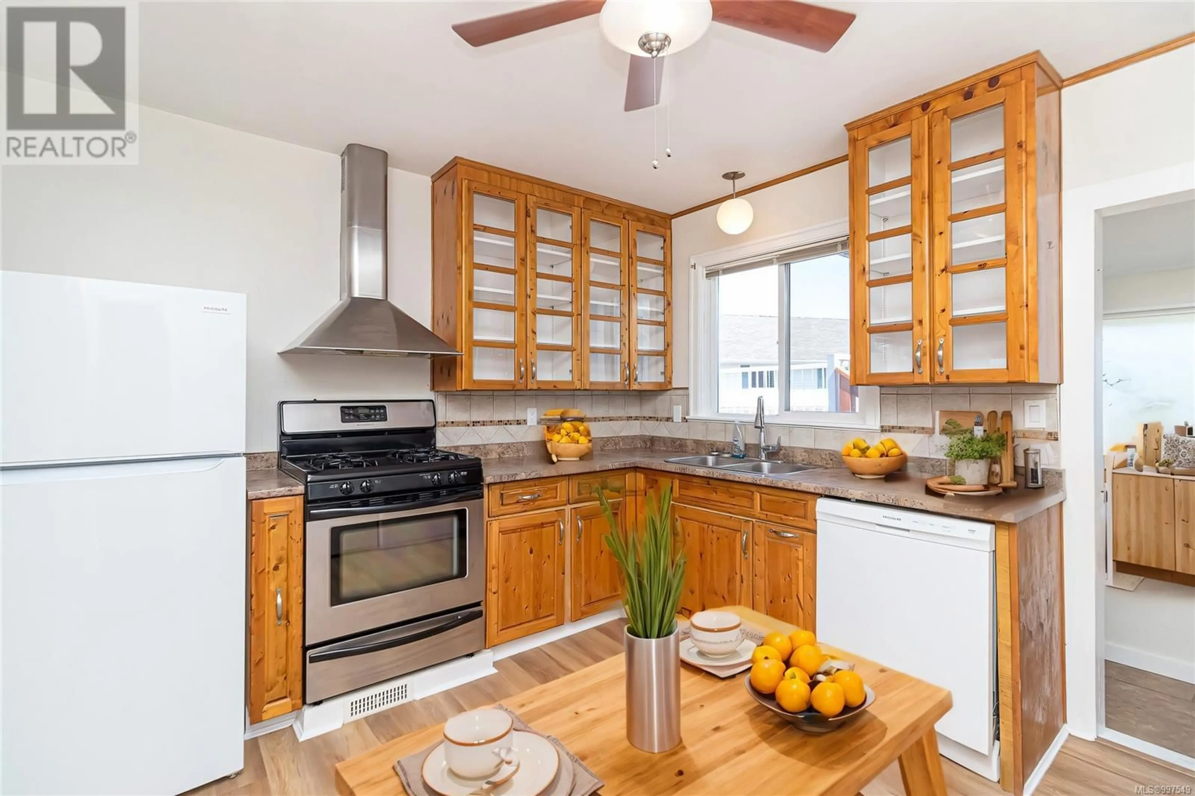 Open concept kitchen, wood/laminate floor for 3003 CEDAR HILL ROAD, Victoria British Columbia V8T3J2