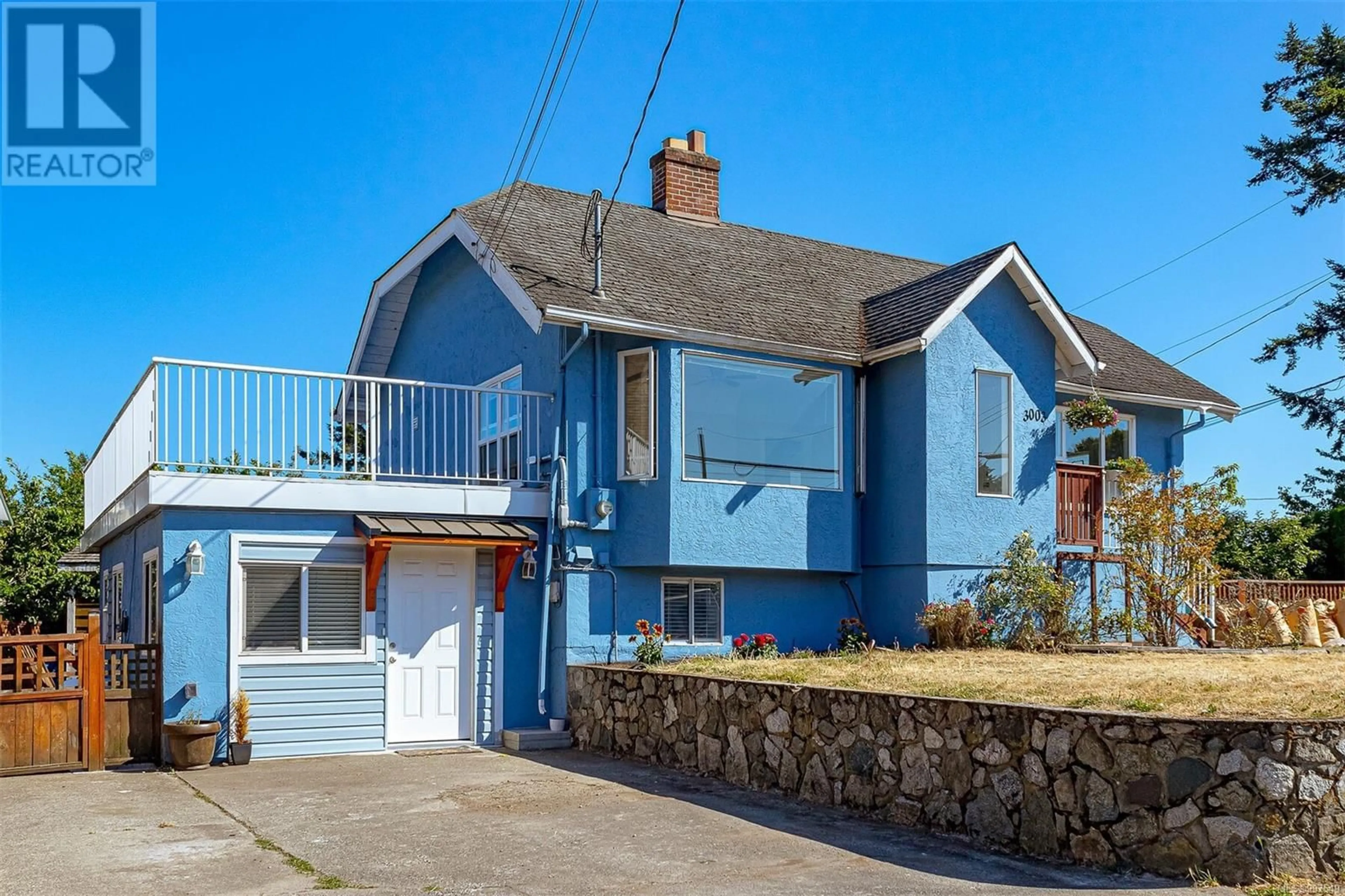 A pic from outside/outdoor area/front of a property/back of a property/a pic from drone, street for 3003 CEDAR HILL ROAD, Victoria British Columbia V8T3J2