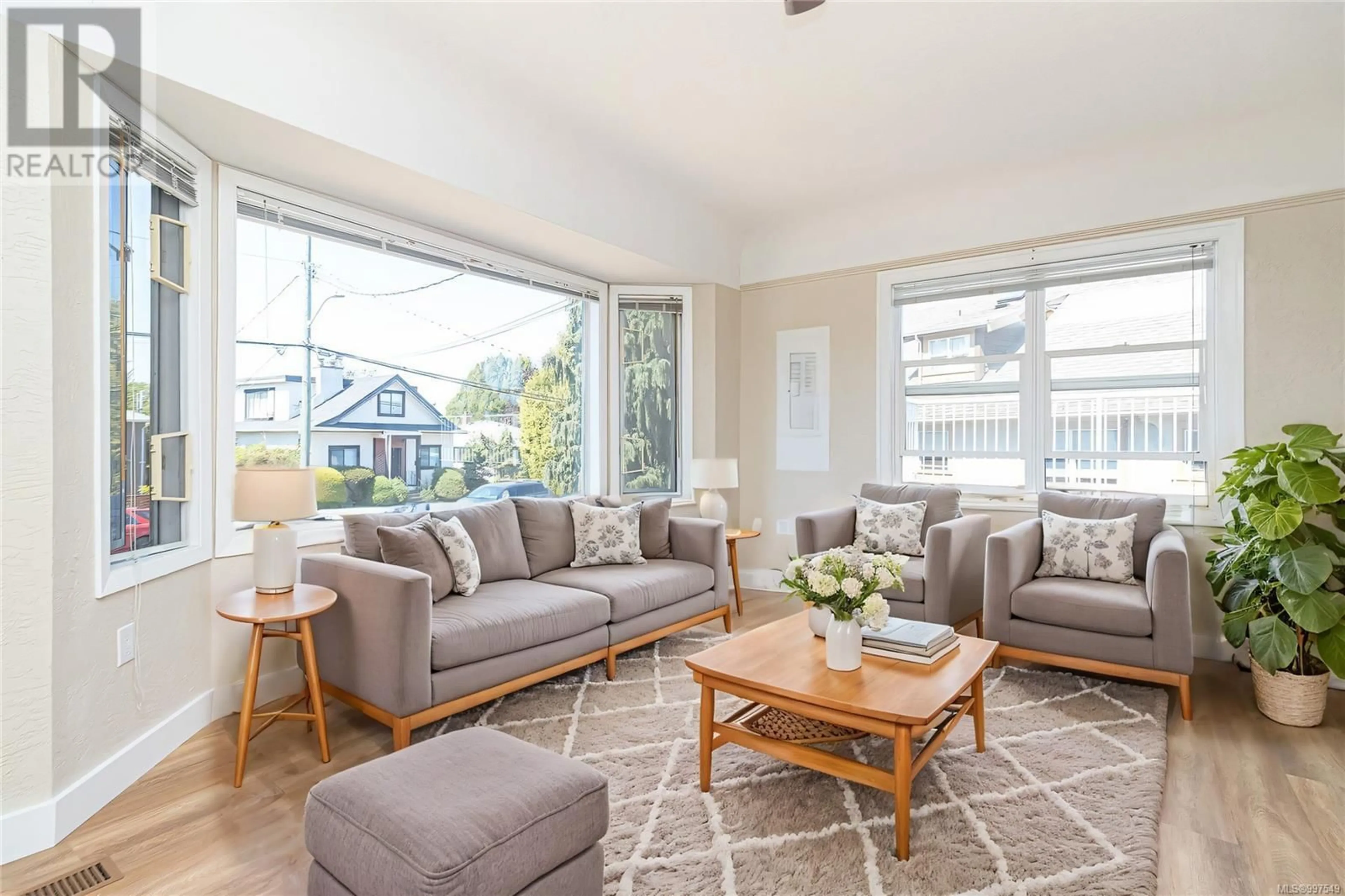 Living room with furniture, unknown for 3003 CEDAR HILL ROAD, Victoria British Columbia V8T3J2