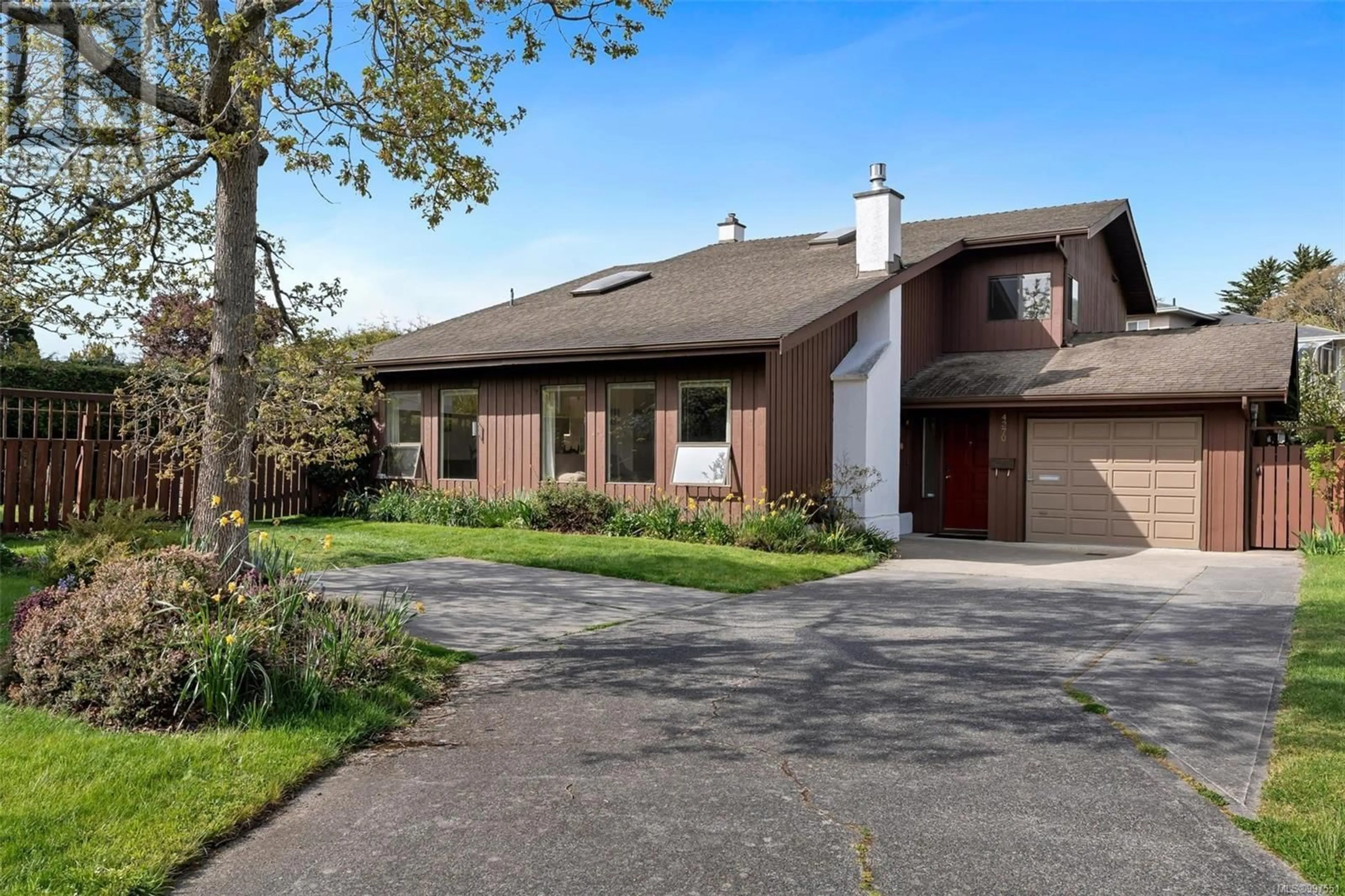 Home with brick exterior material, street for 4370 PARAMONT PLACE, Saanich British Columbia V8N5V6