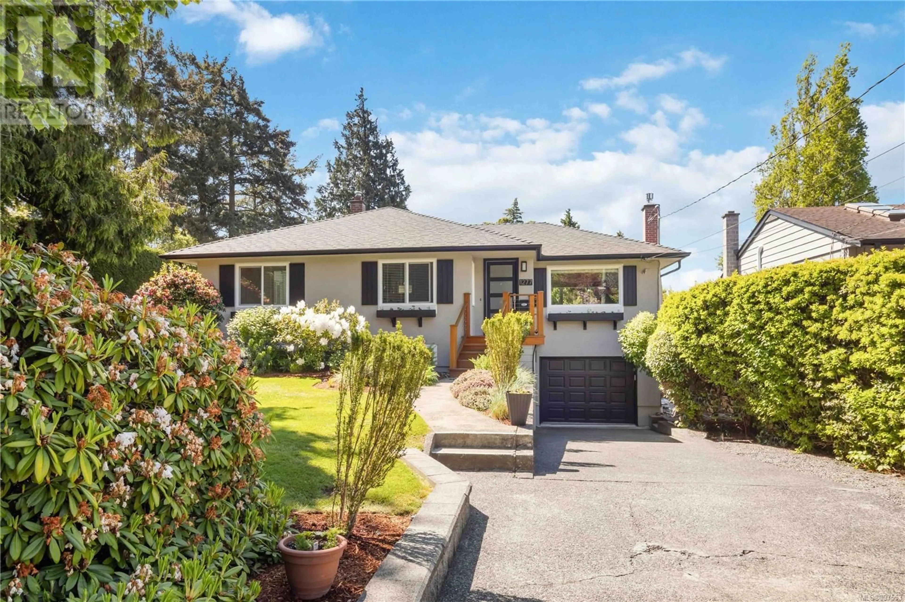 Home with vinyl exterior material, street for 1277 ROCKLAND AVENUE, Victoria British Columbia V8V3J3