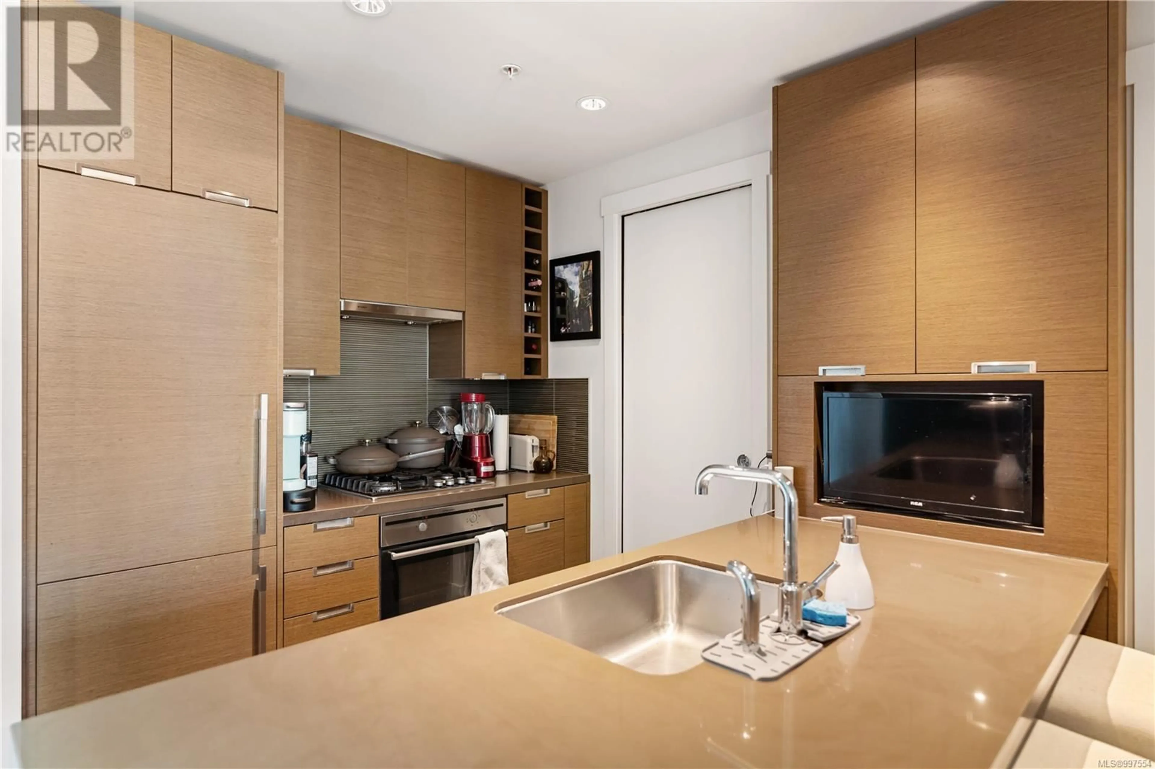 Standard kitchen, unknown for 705 - 83 SAGHALIE ROAD, Victoria British Columbia V9A0E7