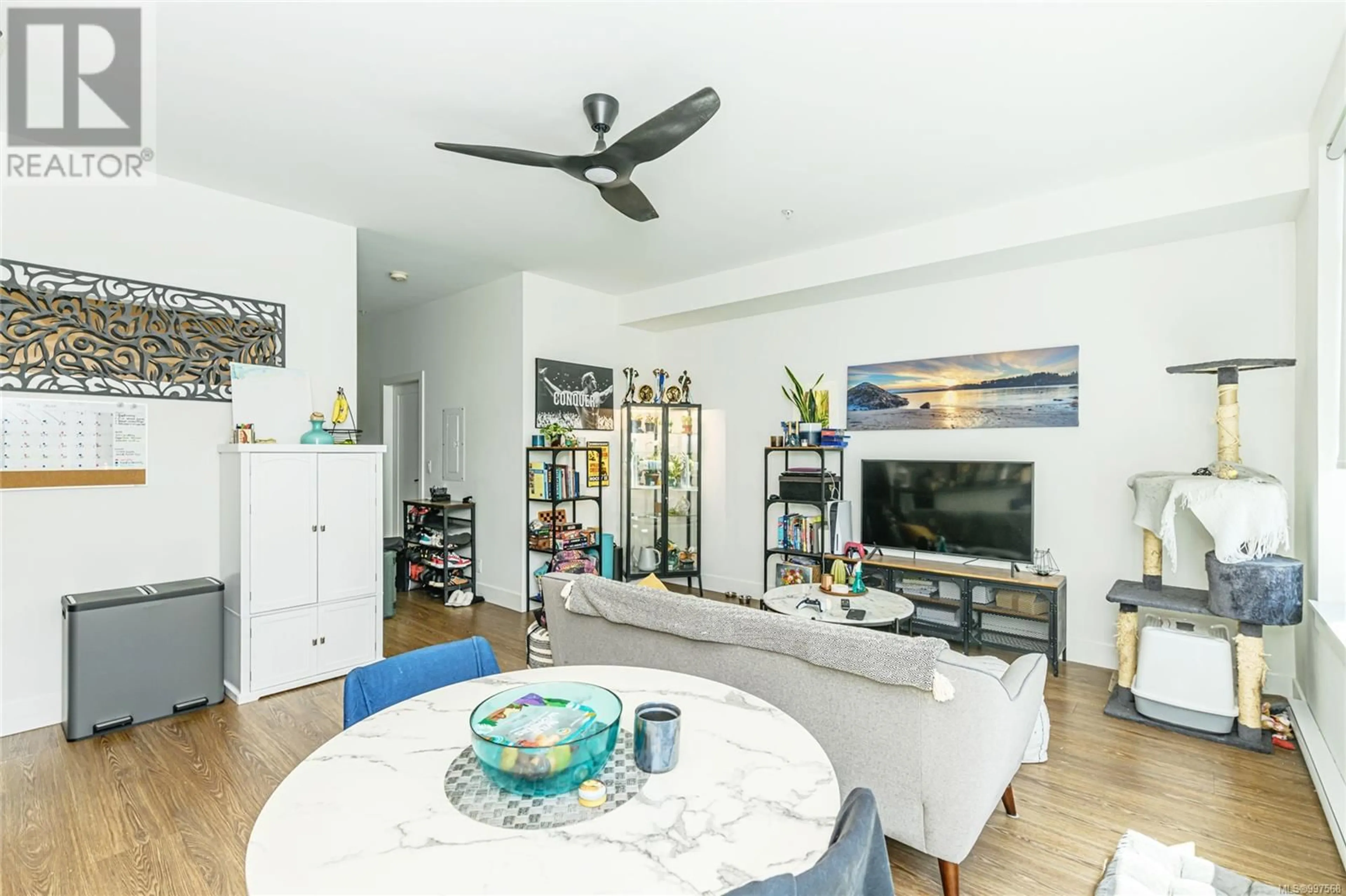 Living room with furniture, unknown for 221 - 515 CHATHAM STREET, Victoria British Columbia V8T0C8