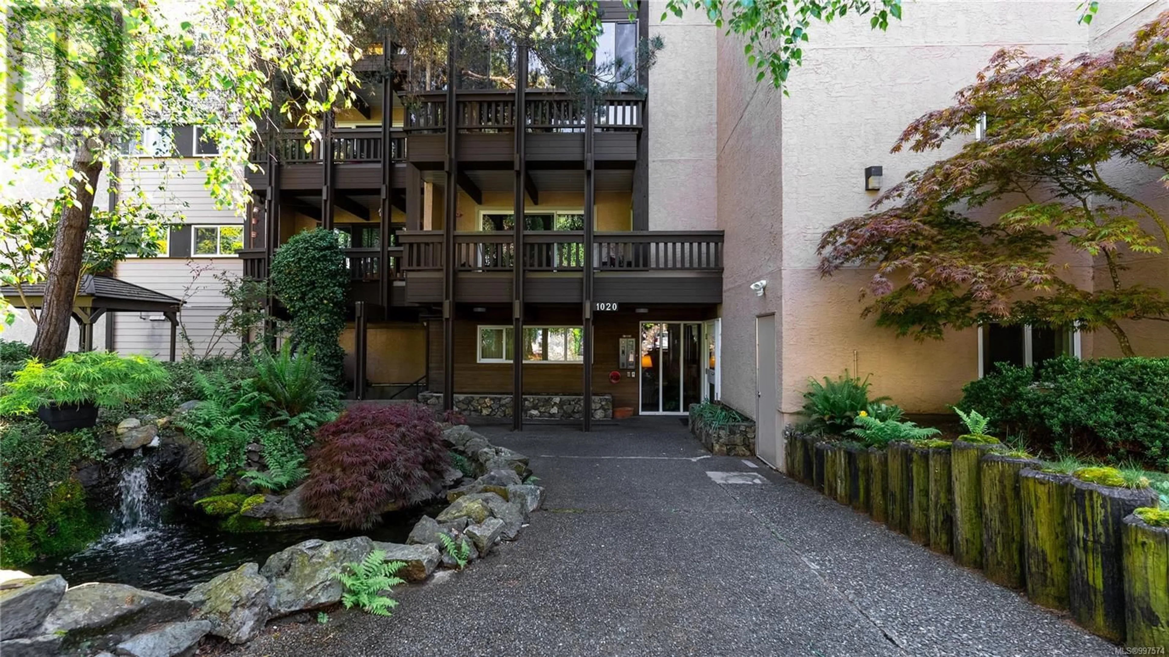 Indoor foyer for 308 - 1020 ESQUIMALT ROAD, Esquimalt British Columbia V9A3N2