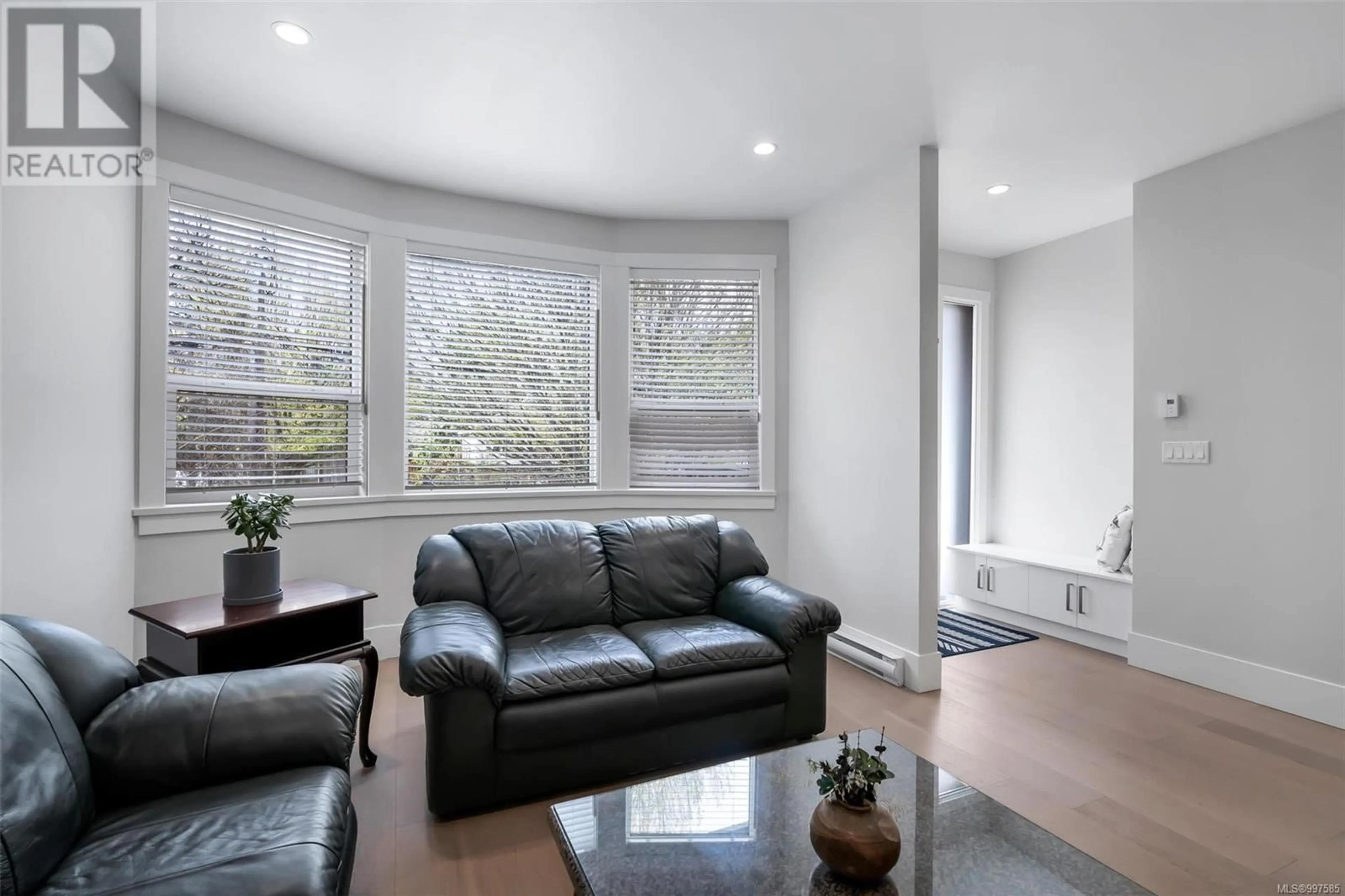 Living room with furniture, unknown for 256 SUPERIOR STREET, Victoria British Columbia V8V1T3
